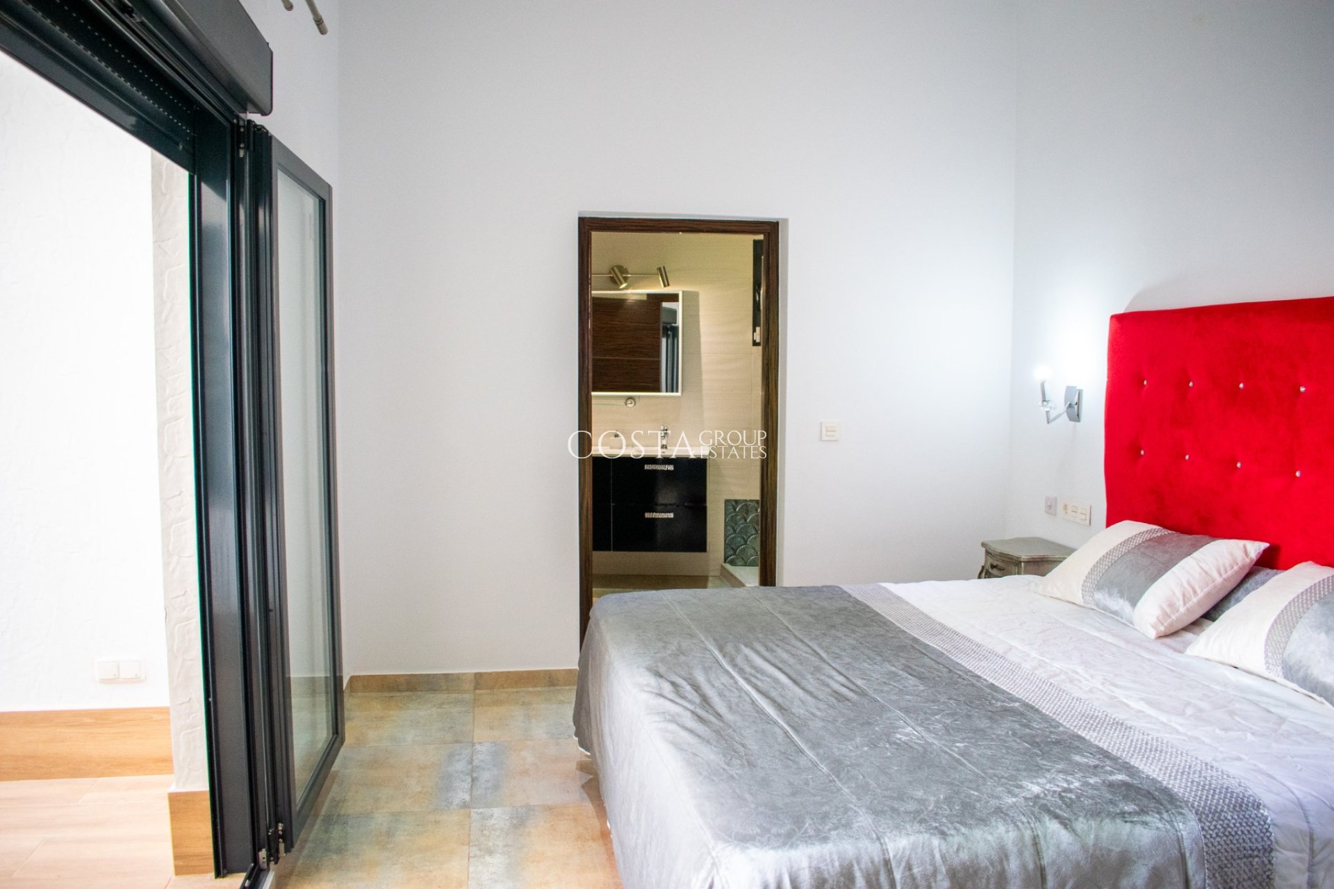 Resale - Villa -
Pilar de la Horadada - Torre de la Horadada