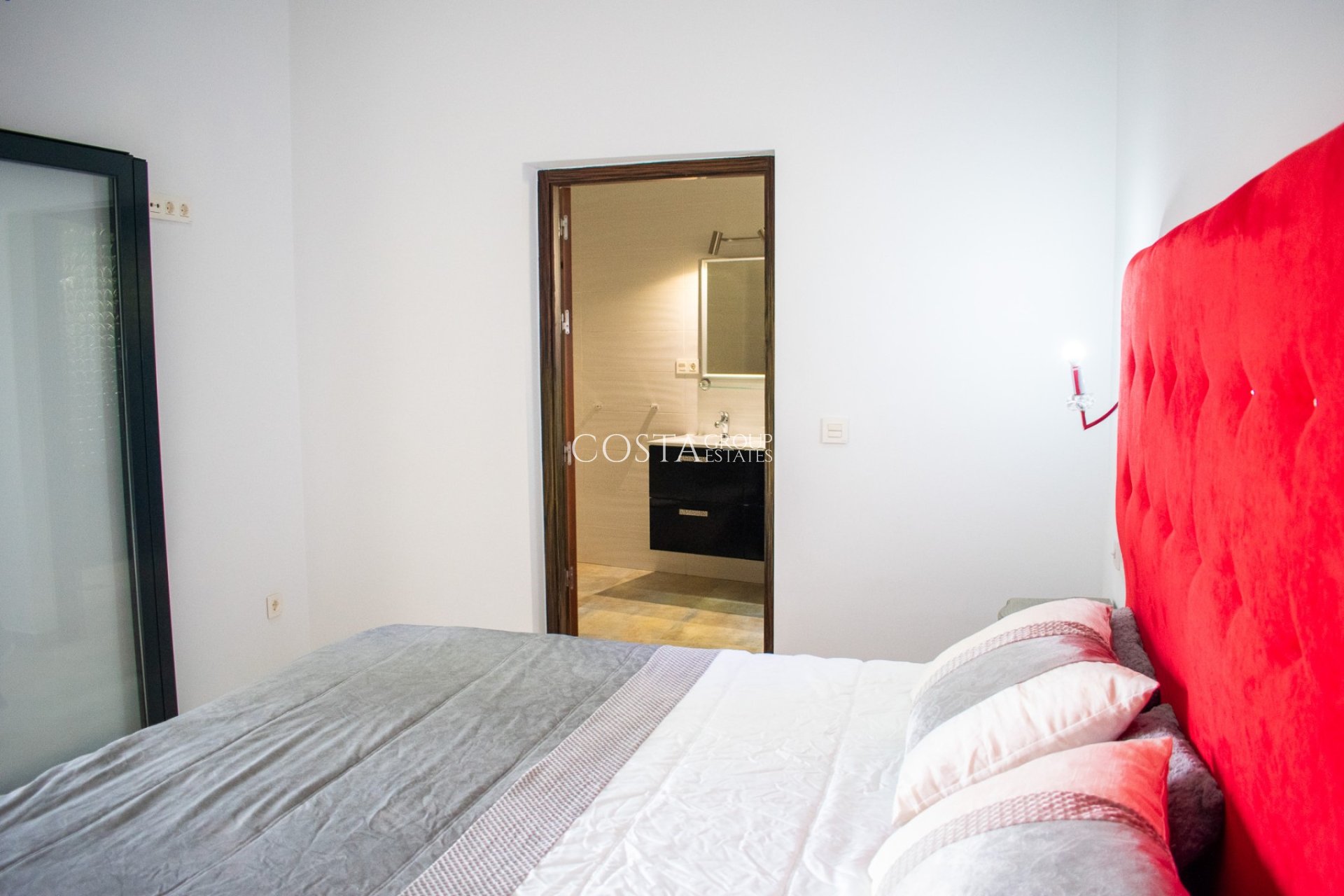 Resale - Villa -
Pilar de la Horadada - Torre de la Horadada