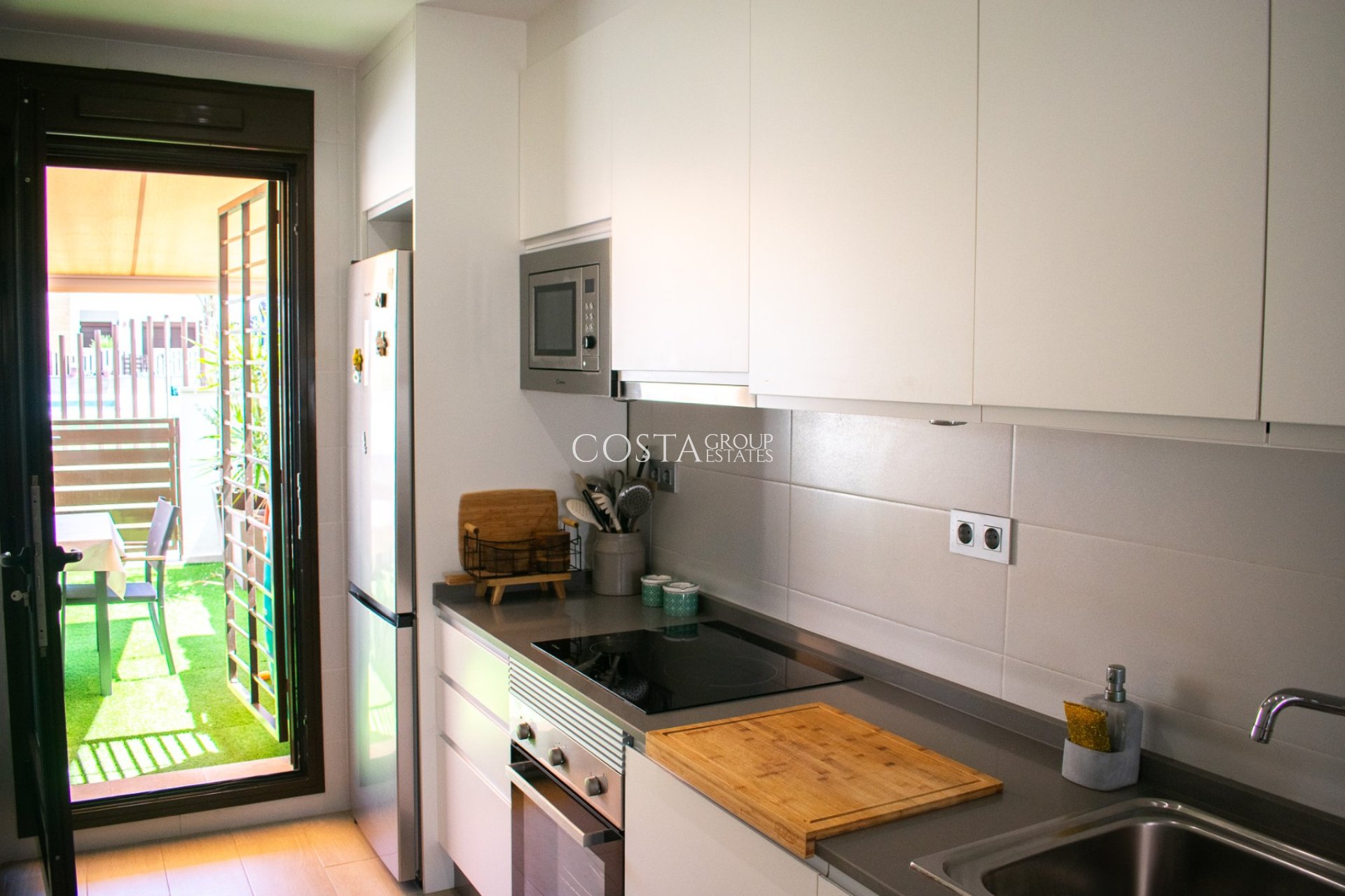Resale - Villa -
Pilar de la Horadada - Torre de la Horadada