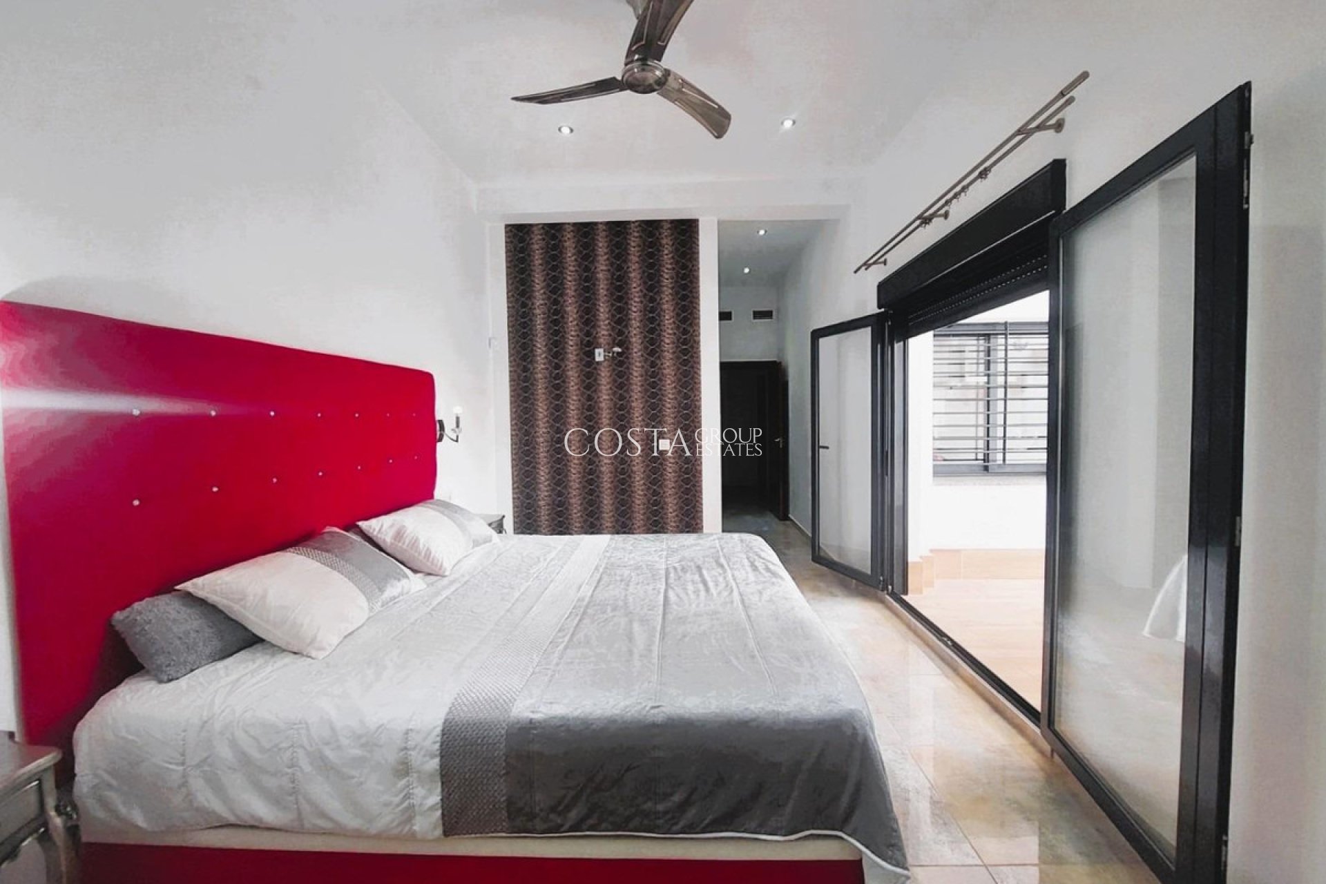 Resale - Villa -
Pilar de la Horadada - Torre De La Horadada