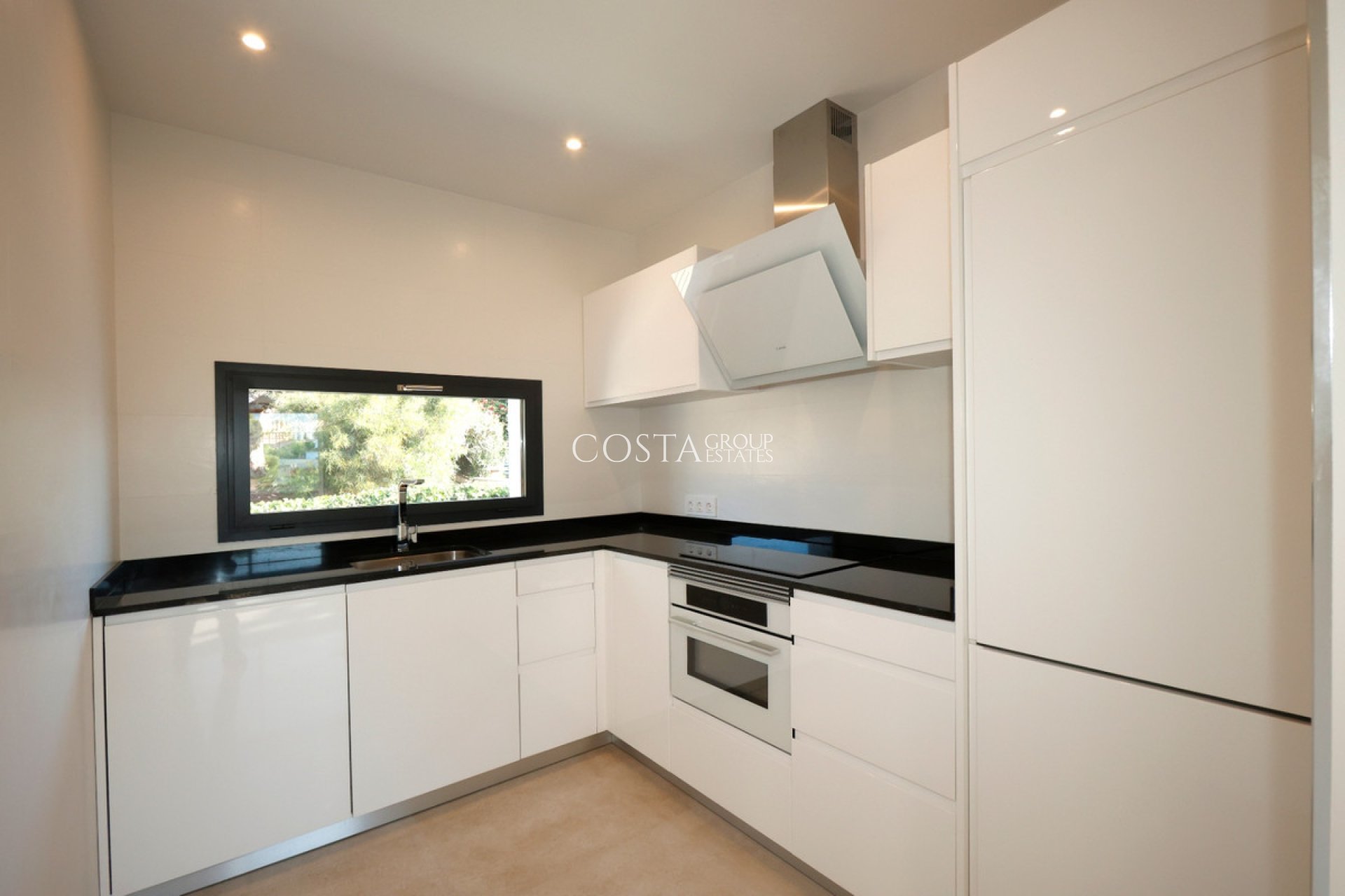 Resale - Villa -
Pinoso - Los Pinos