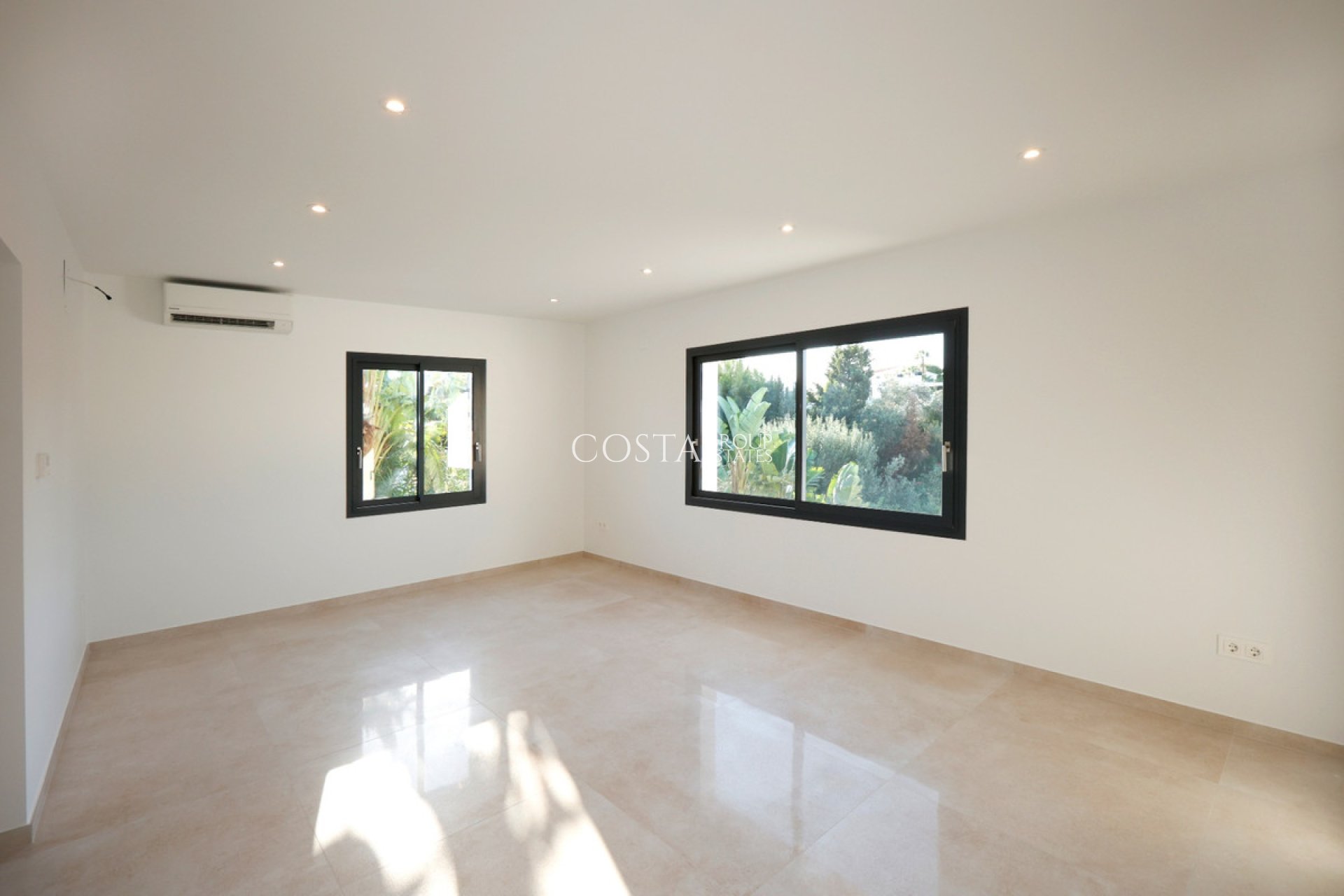 Resale - Villa -
Pinoso - Los Pinos