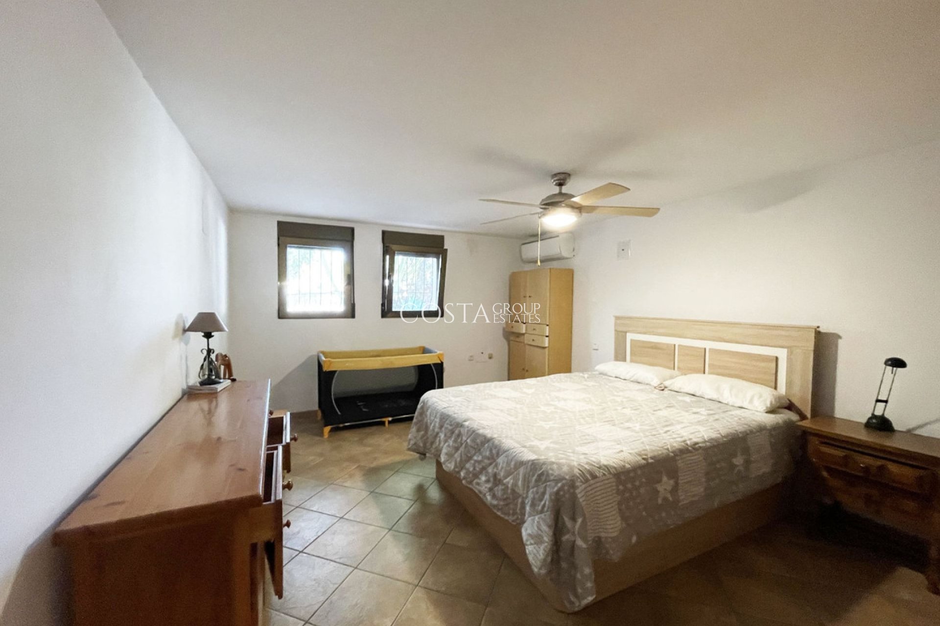 Resale - Villa -
Pinoso - Los Pinos