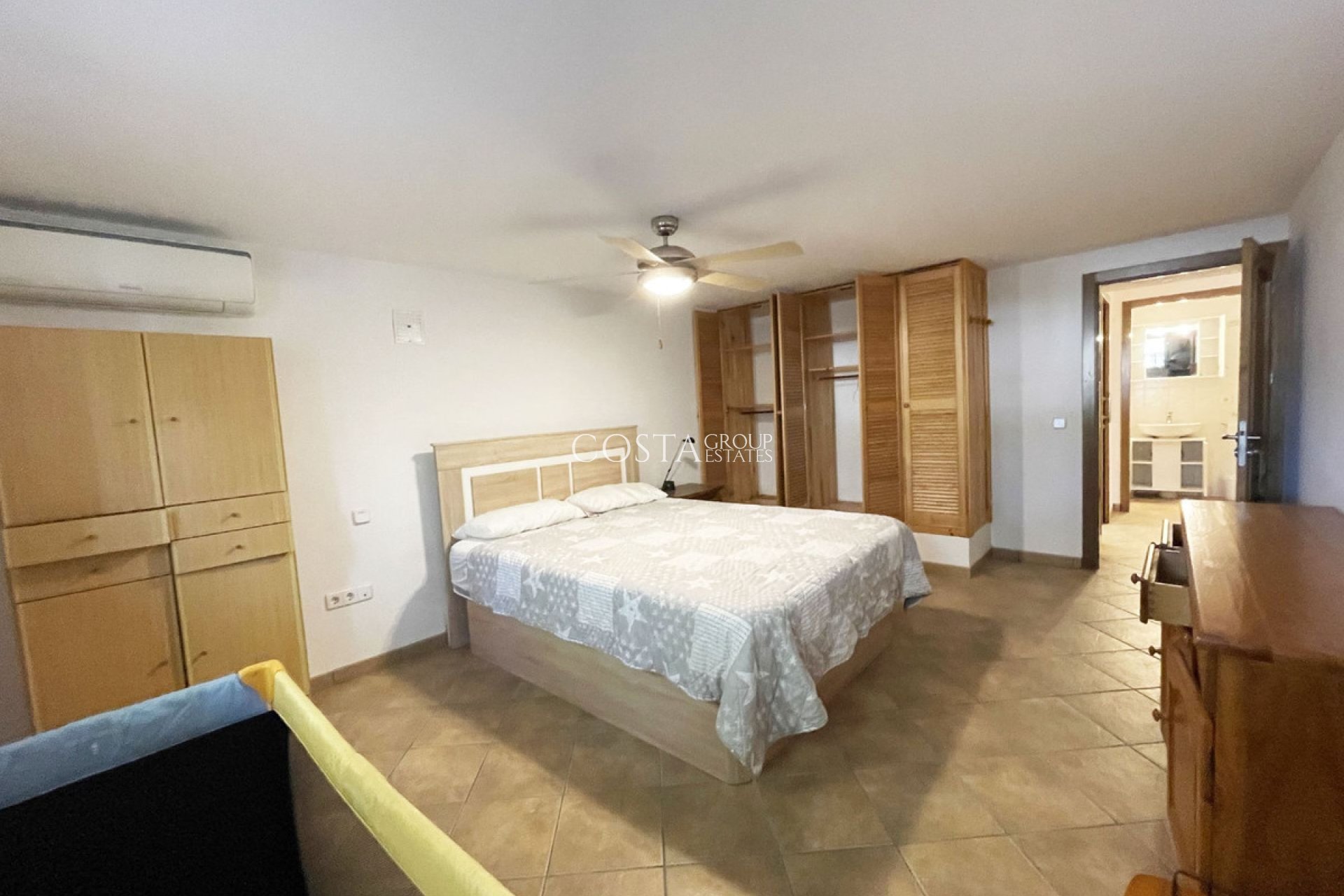 Resale - Villa -
Pinoso - Los Pinos