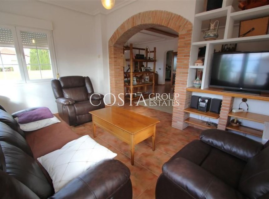 Resale - Villa -
Pinoso - Los Pinos