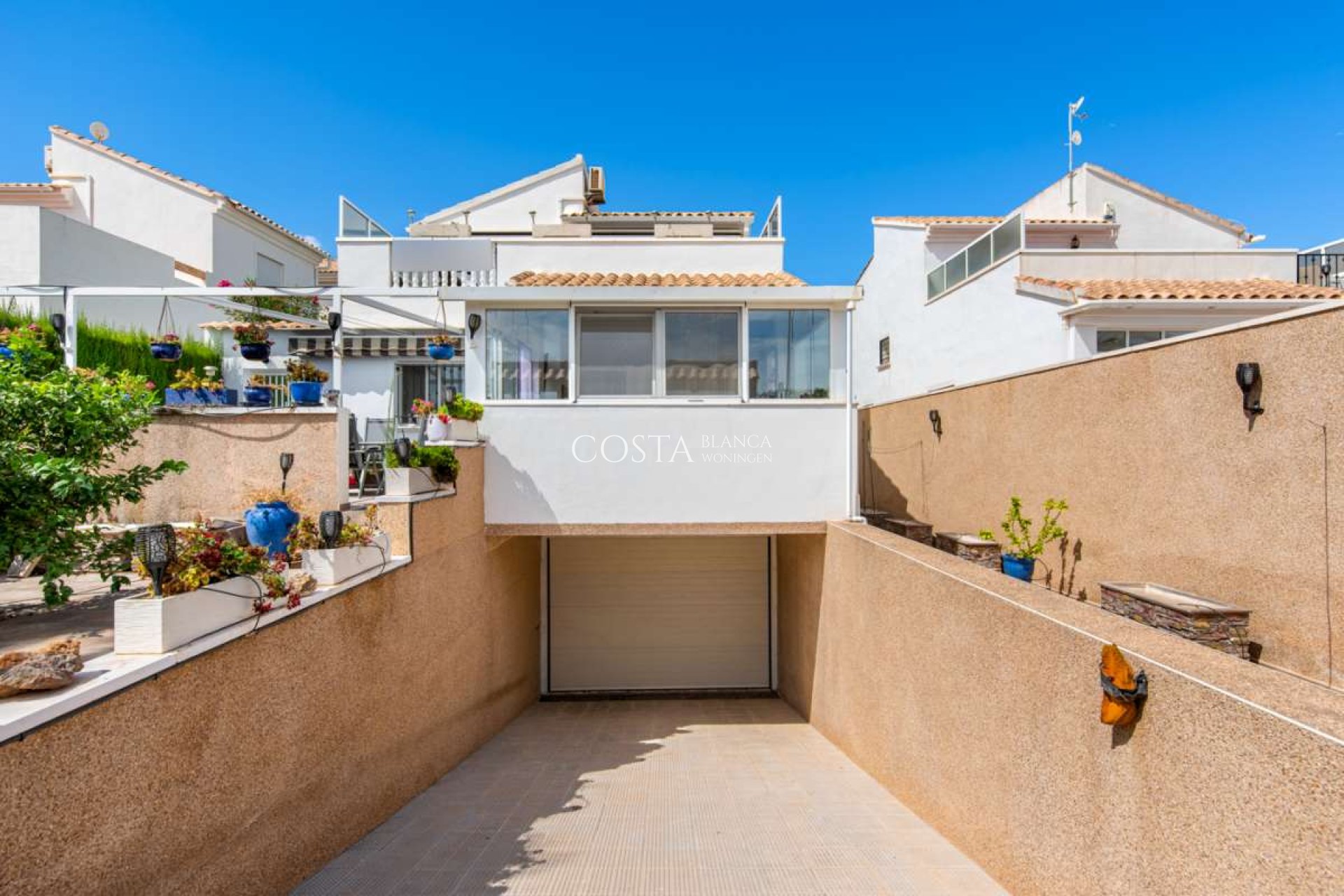Resale - Villa -
Punta Prima