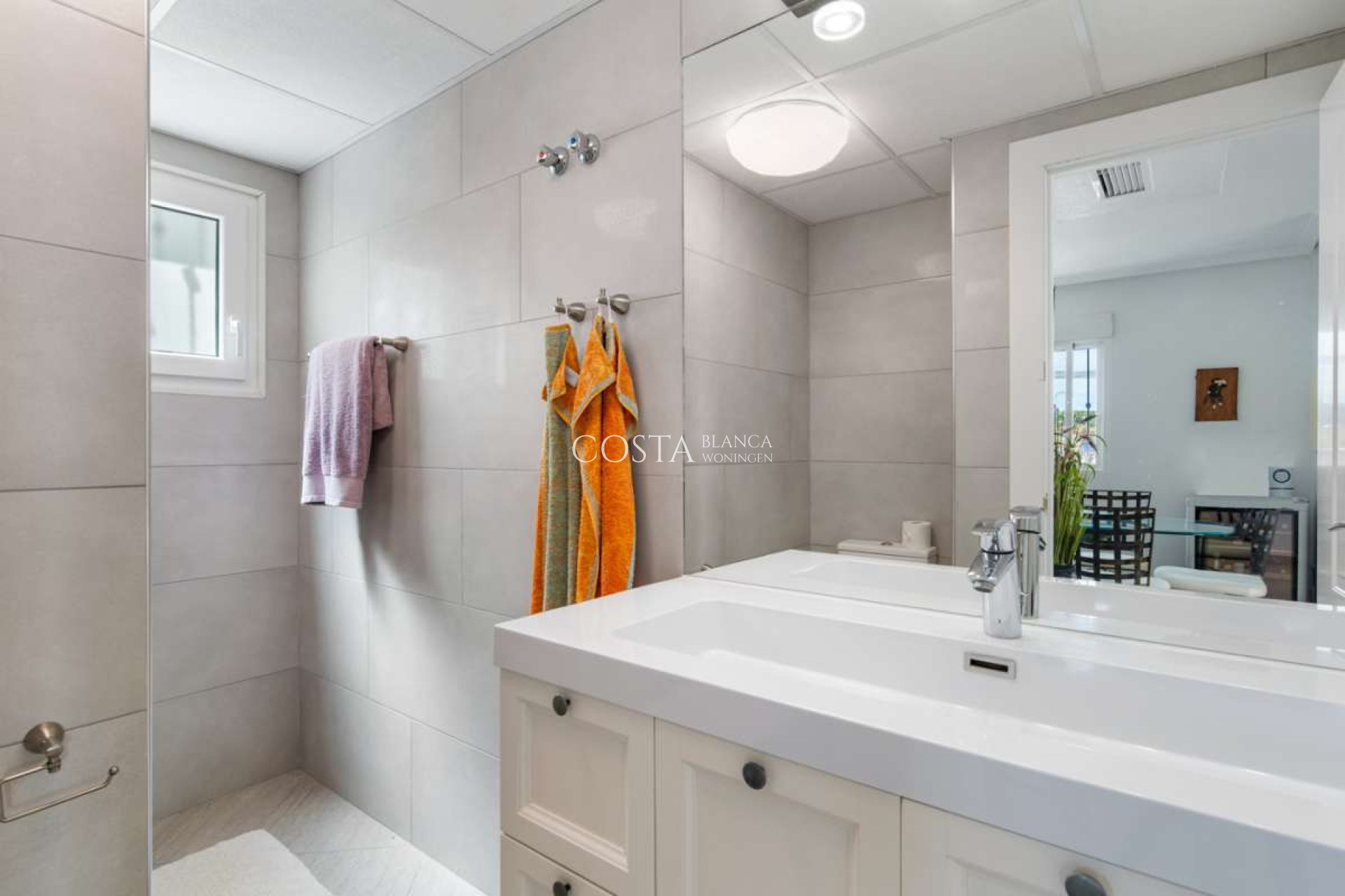 Resale - Villa -
Punta Prima