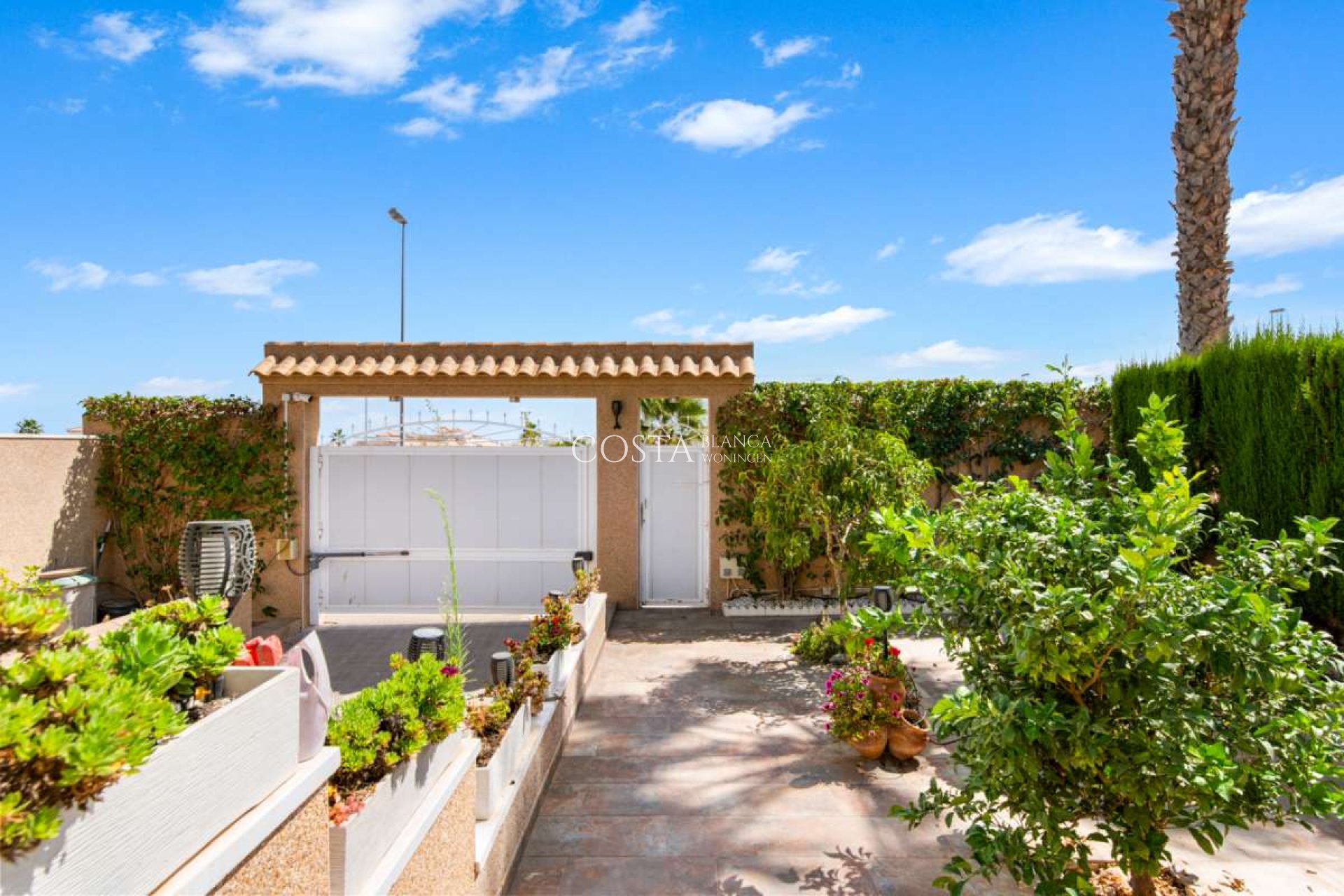 Resale - Villa -
Punta Prima