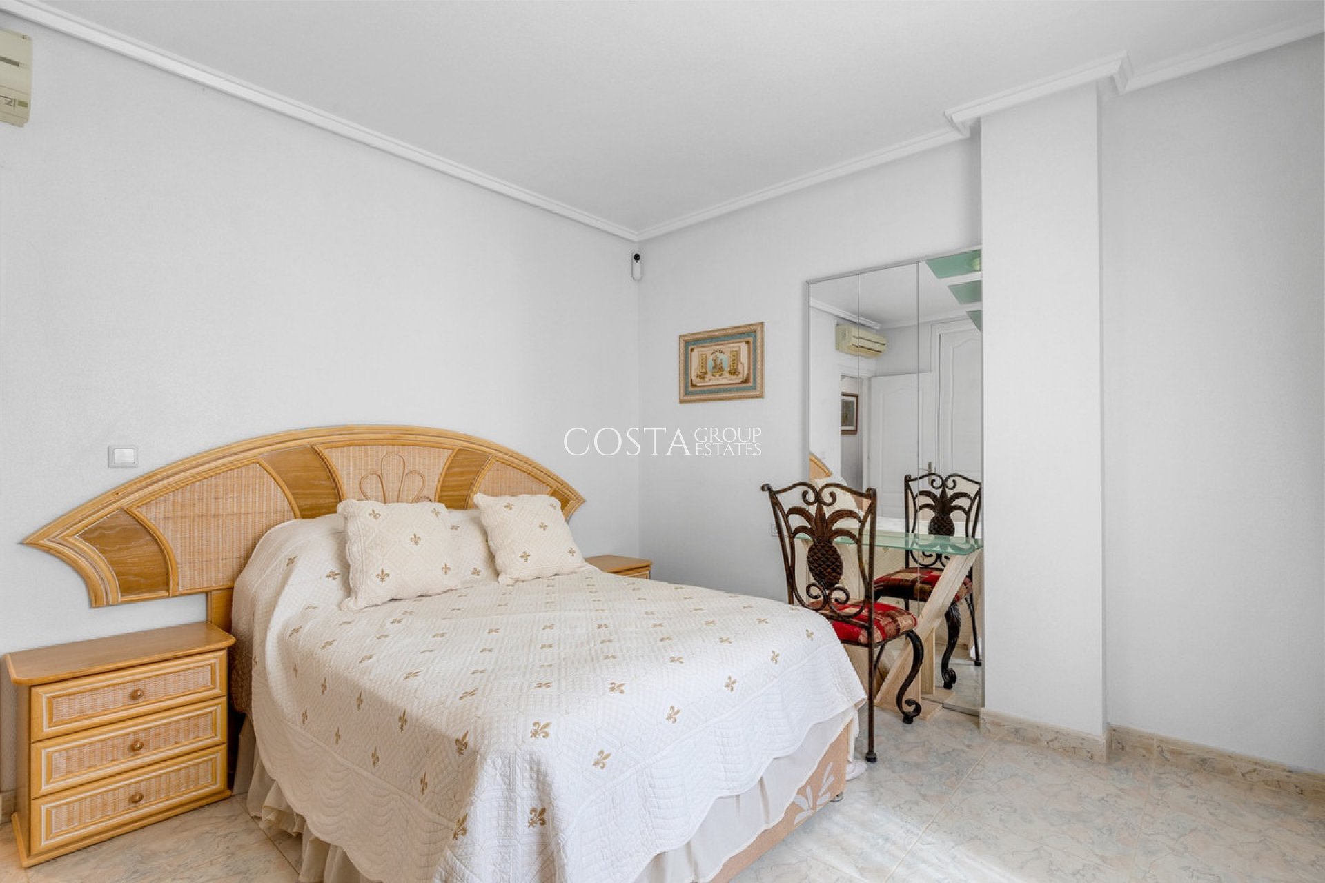 Resale - Villa -
Rojales - Ciudad Quesada