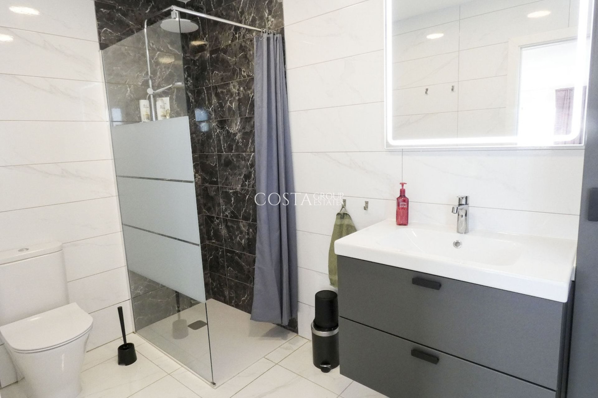 Resale - Villa -
Rojales - Ciudad Quesada