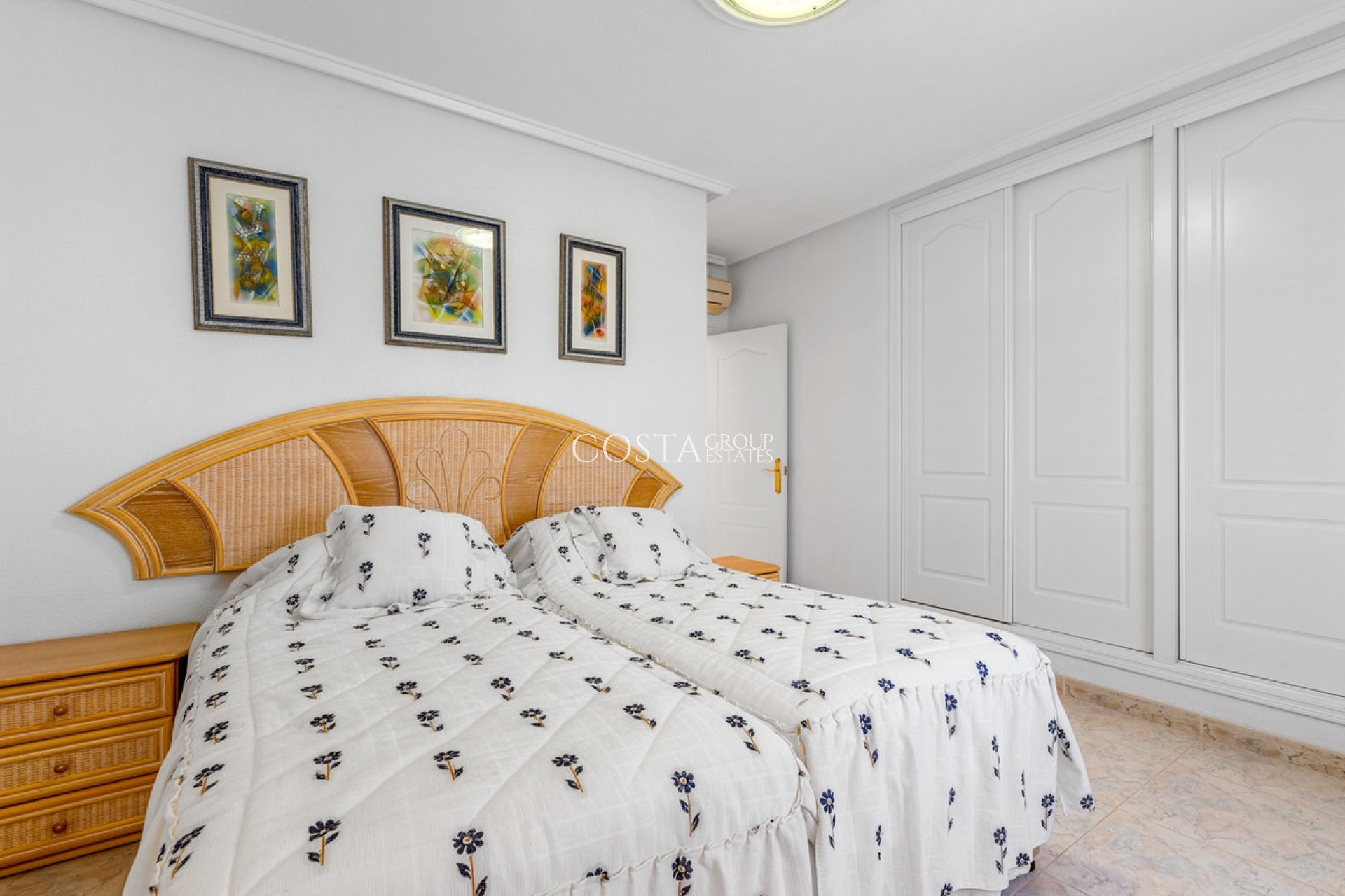 Resale - Villa -
Rojales - Ciudad Quesada