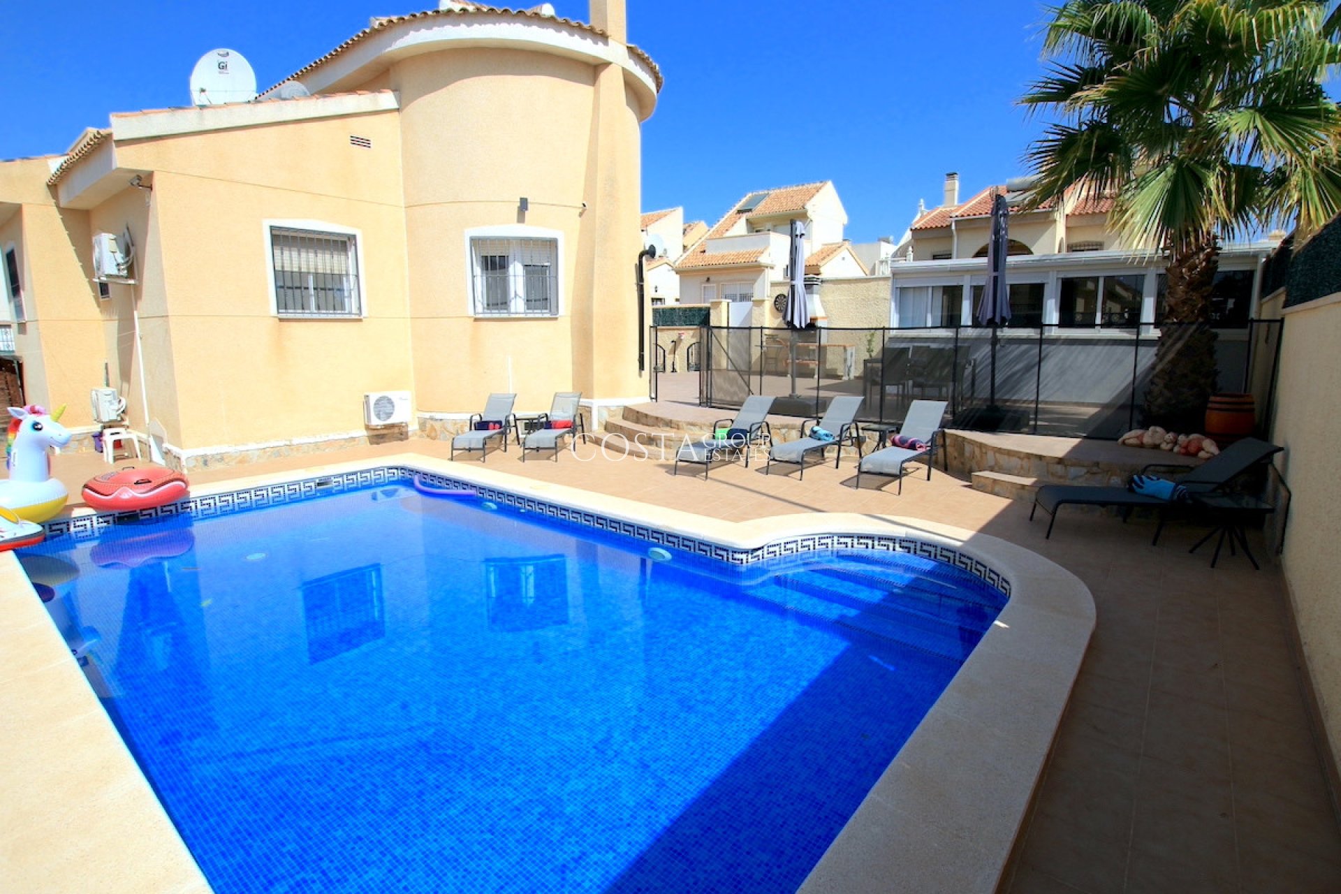 Resale - Villa -
Rojales