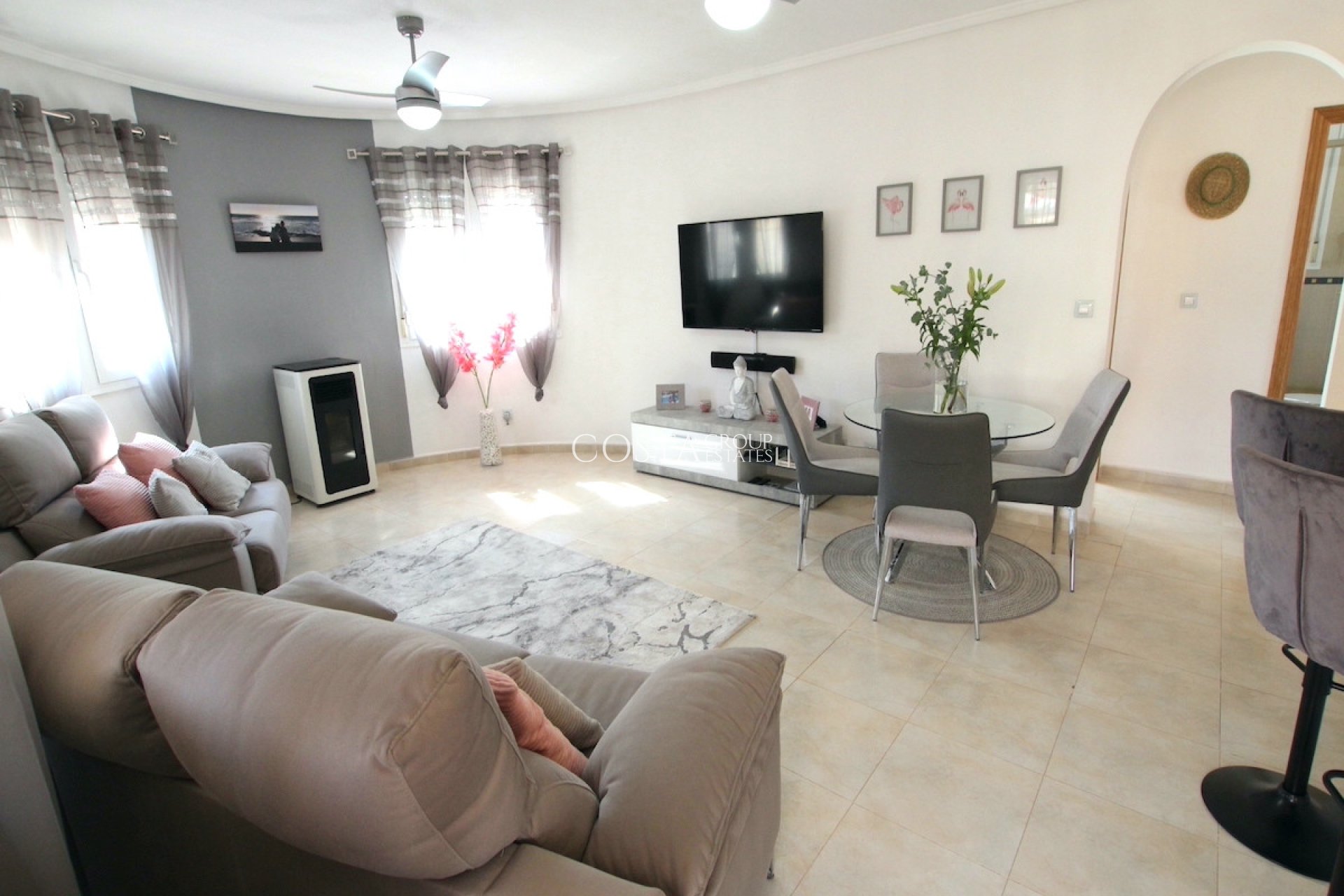 Resale - Villa -
Rojales