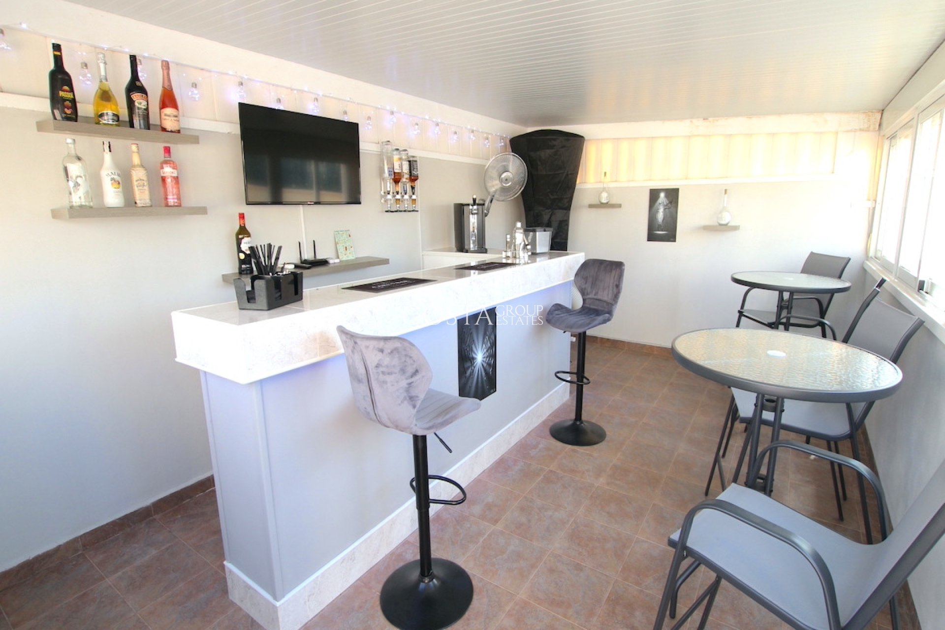 Resale - Villa -
Rojales