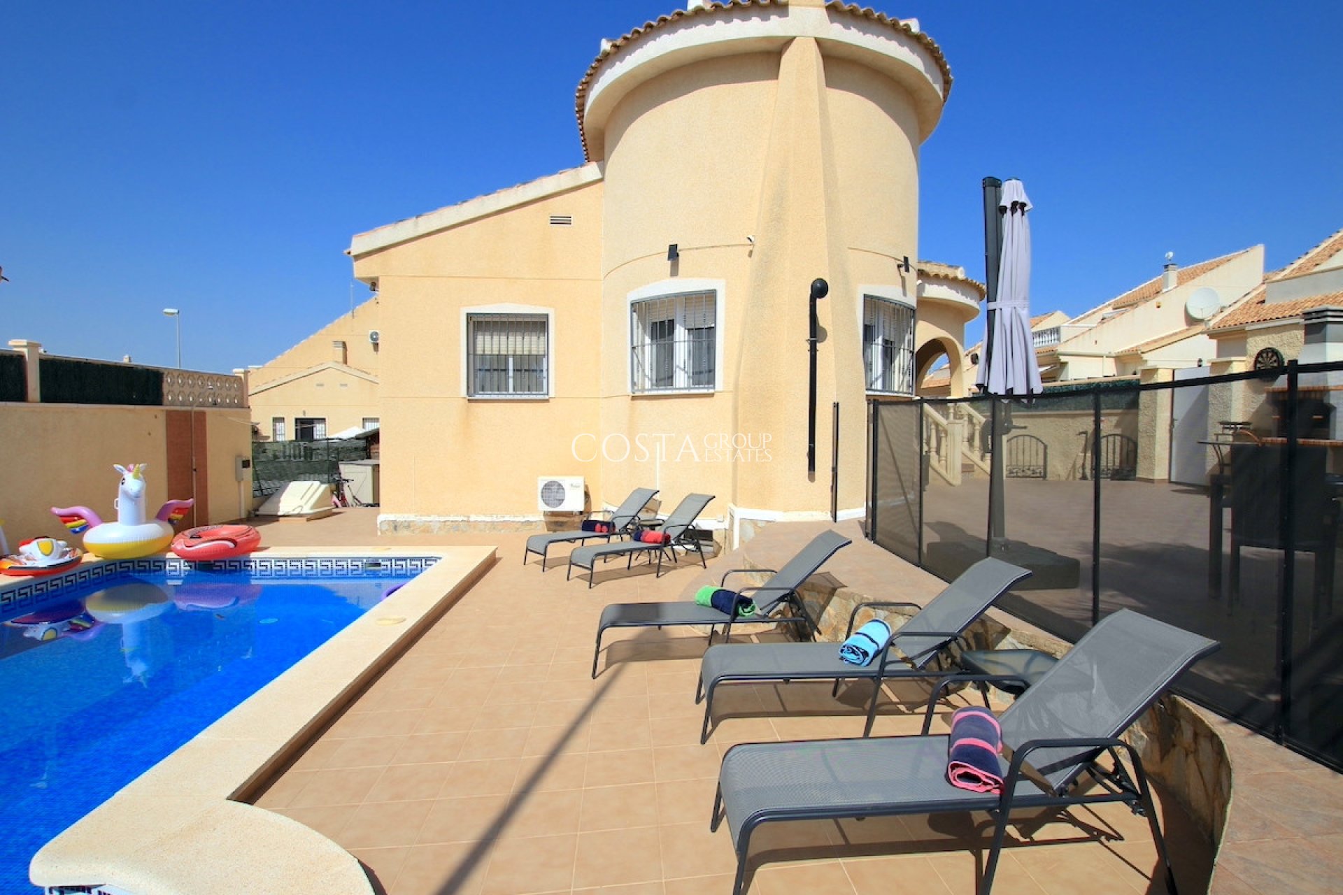 Resale - Villa -
Rojales