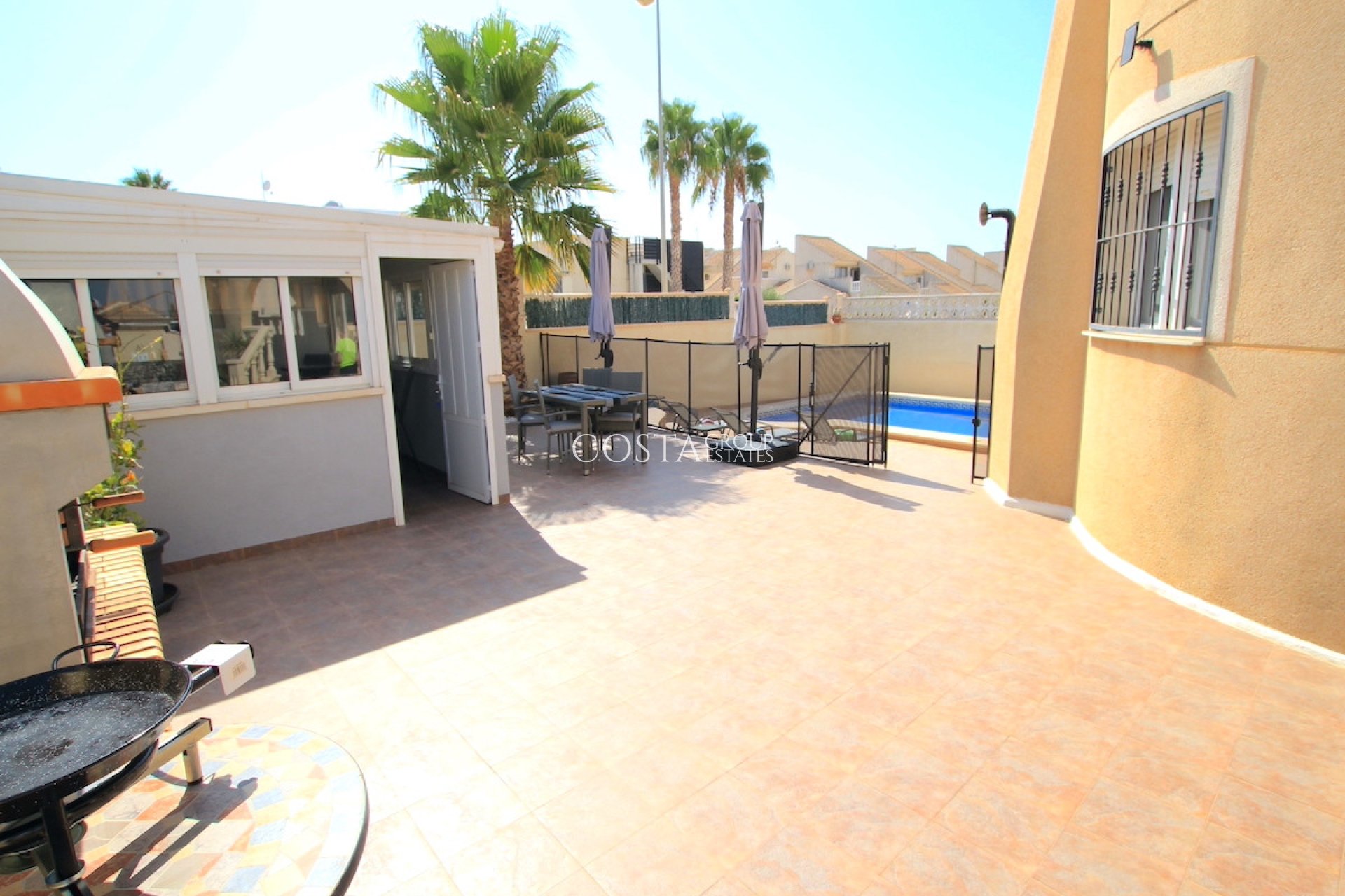 Resale - Villa -
Rojales