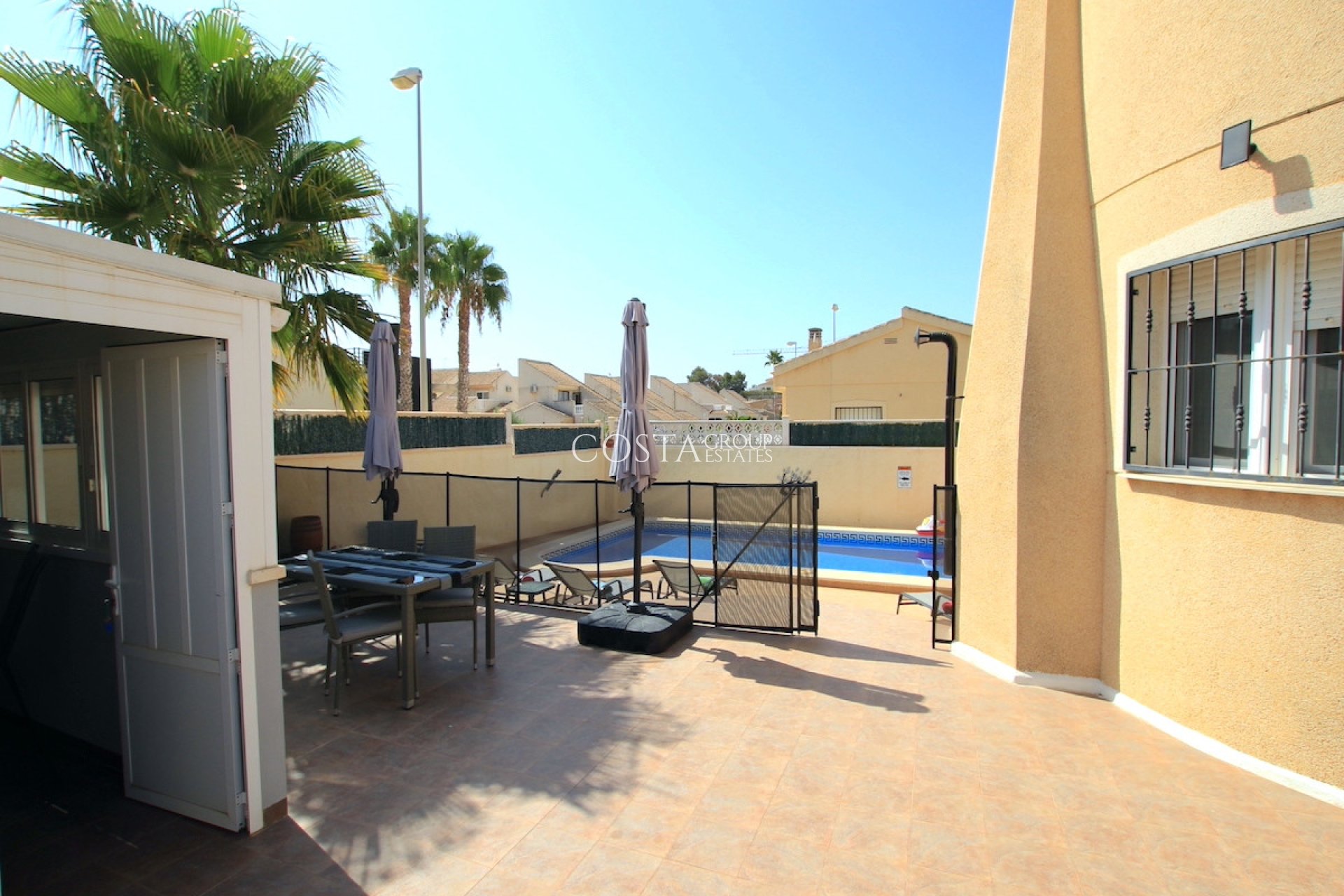 Resale - Villa -
Rojales