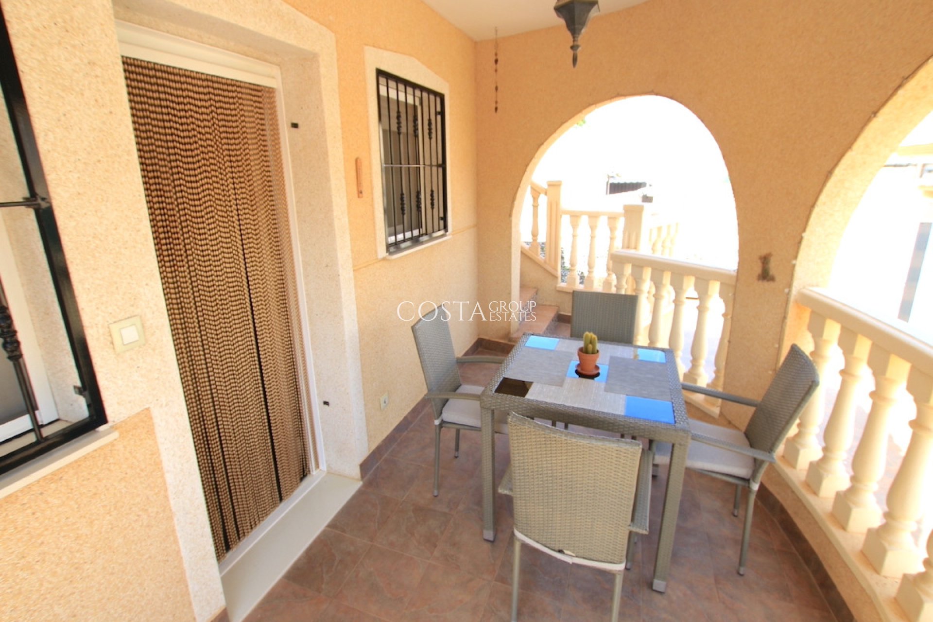 Resale - Villa -
Rojales