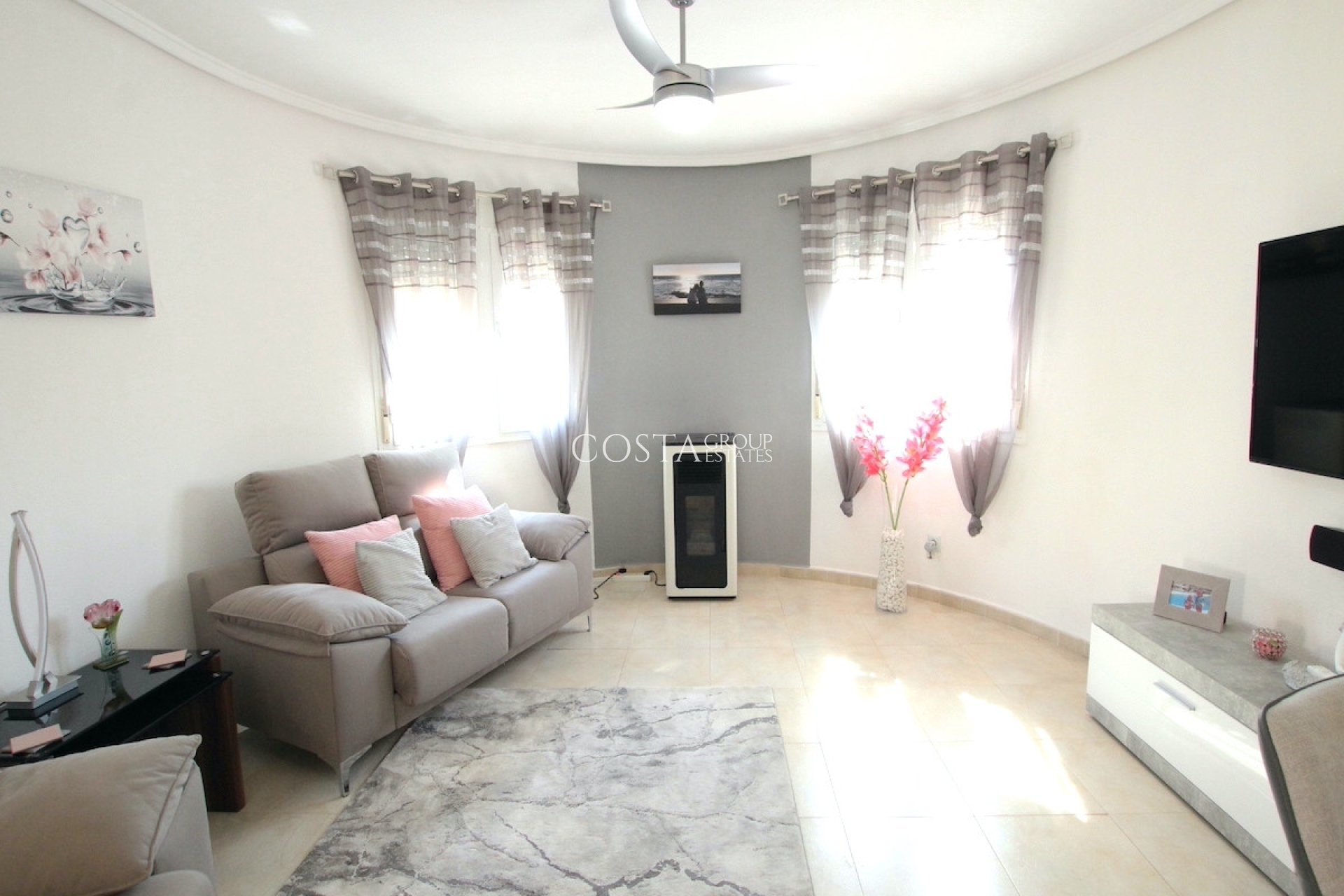 Resale - Villa -
Rojales