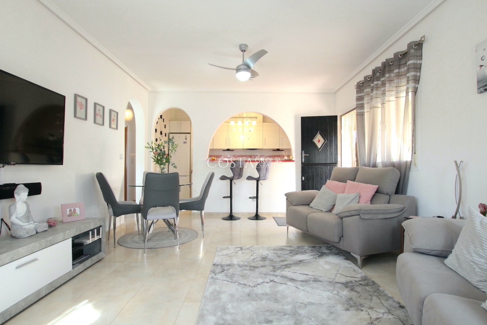 Resale - Villa -
Rojales