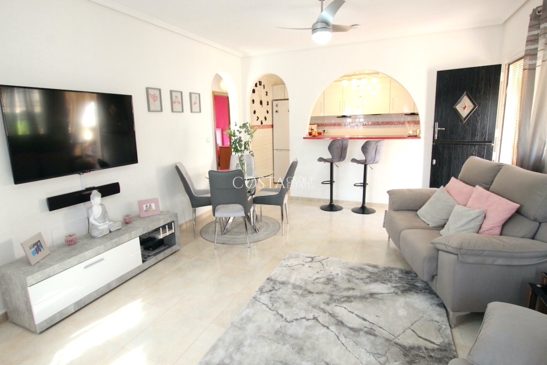 Resale - Villa -
Rojales