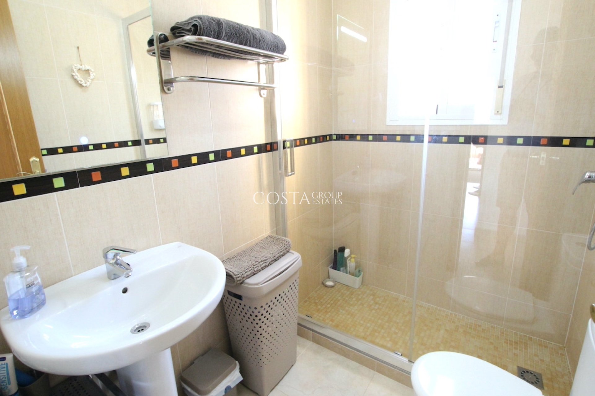 Resale - Villa -
Rojales
