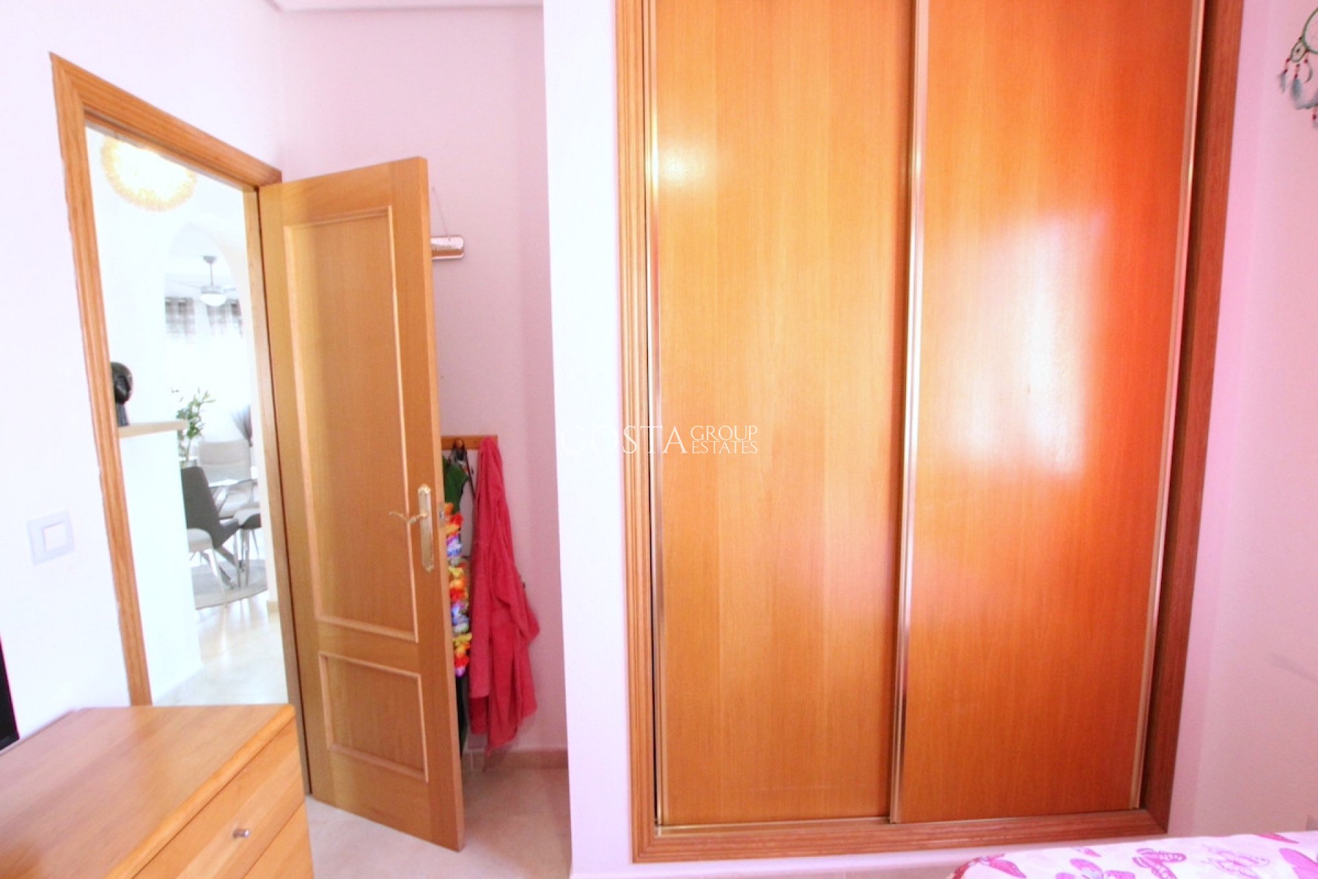 Resale - Villa -
Rojales