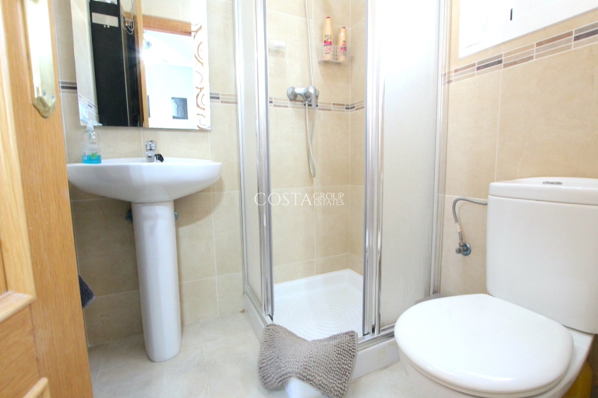 Resale - Villa -
Rojales