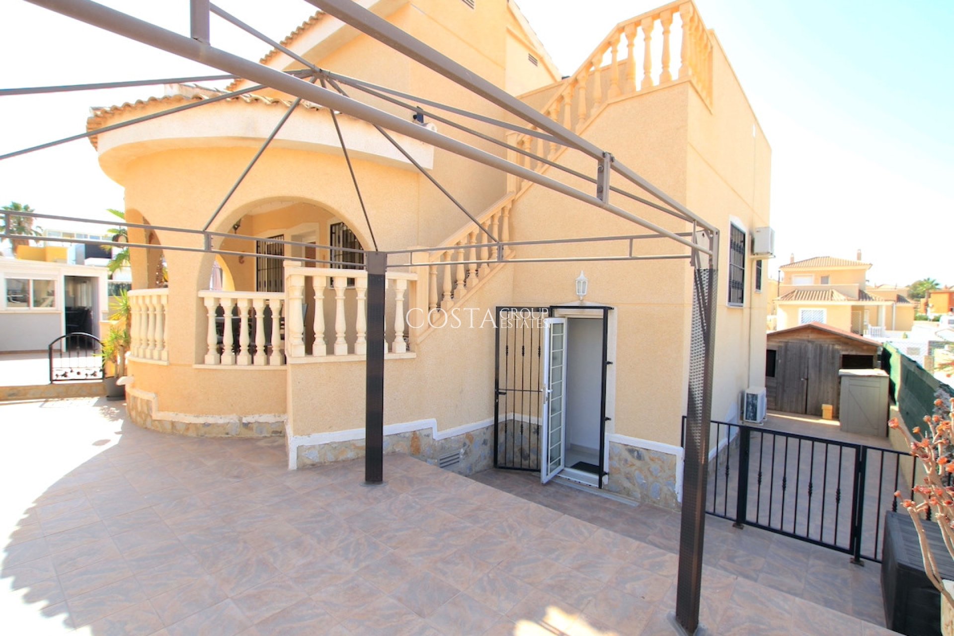 Resale - Villa -
Rojales