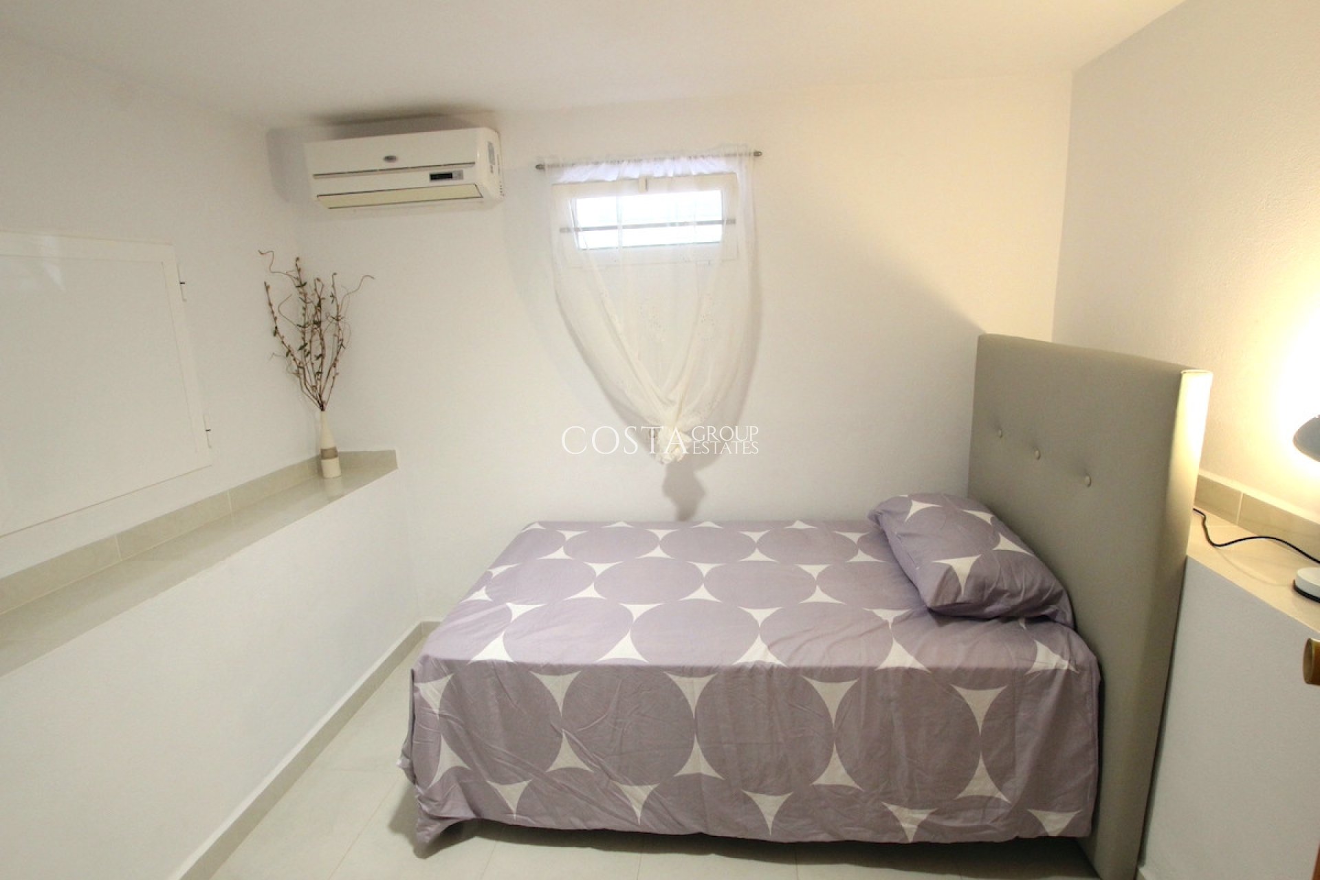 Resale - Villa -
Rojales