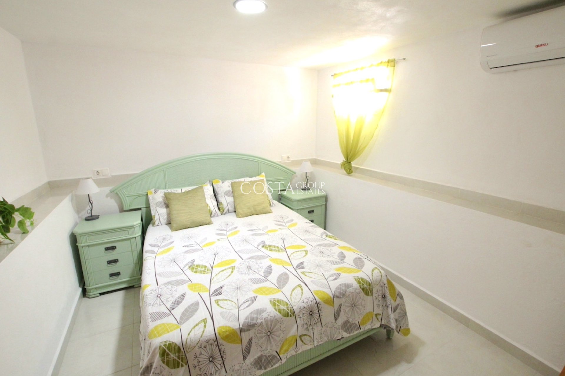 Resale - Villa -
Rojales