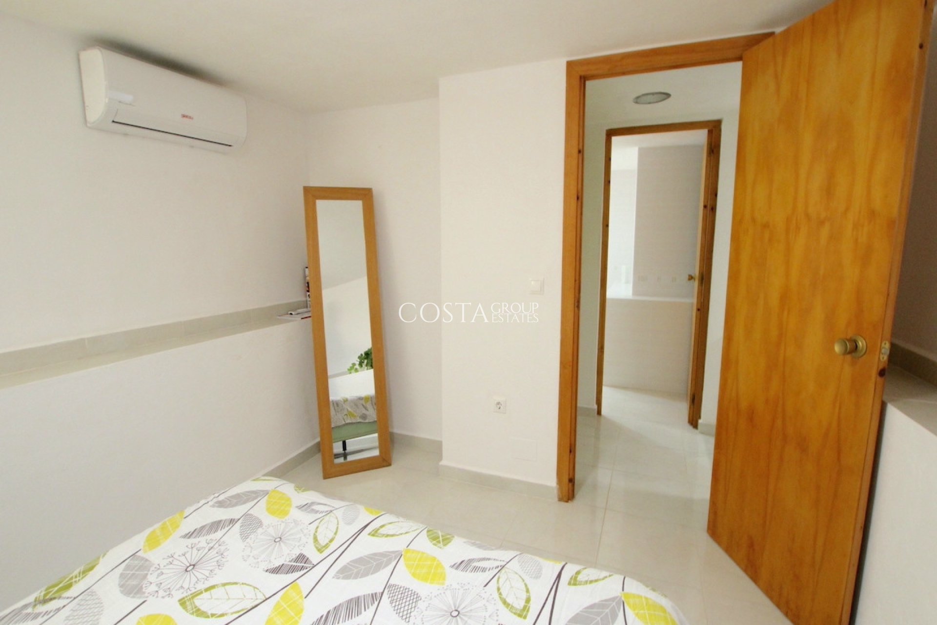 Resale - Villa -
Rojales