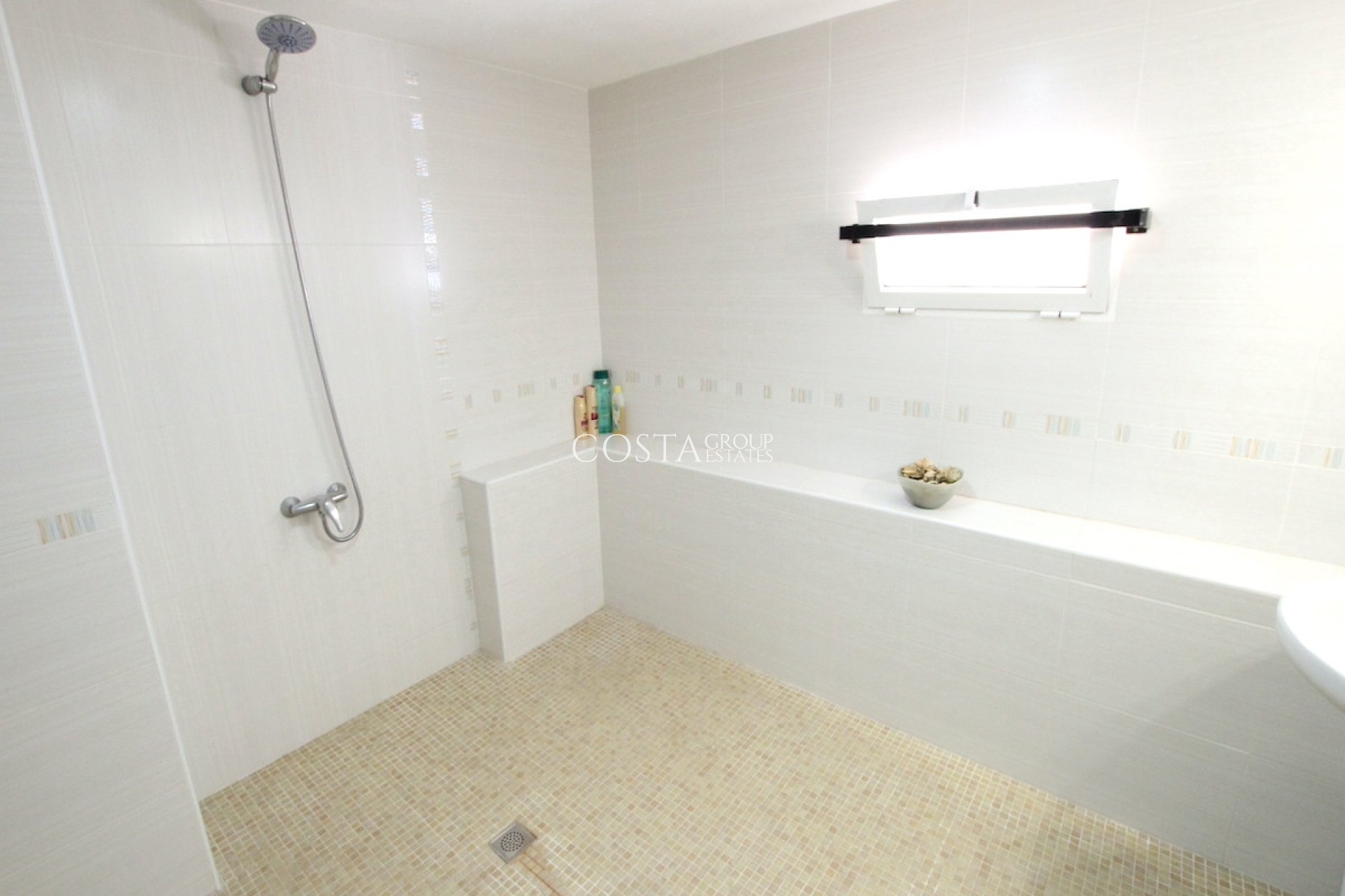 Resale - Villa -
Rojales