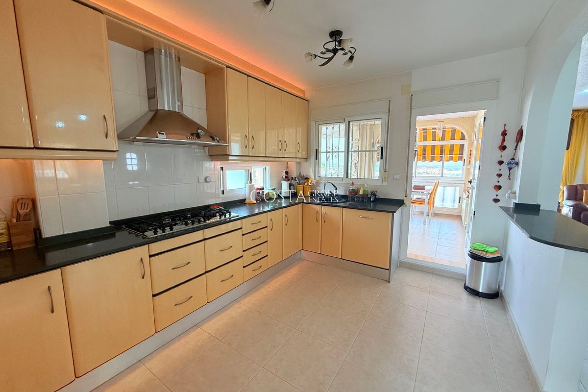 Resale - Villa -
Rojales