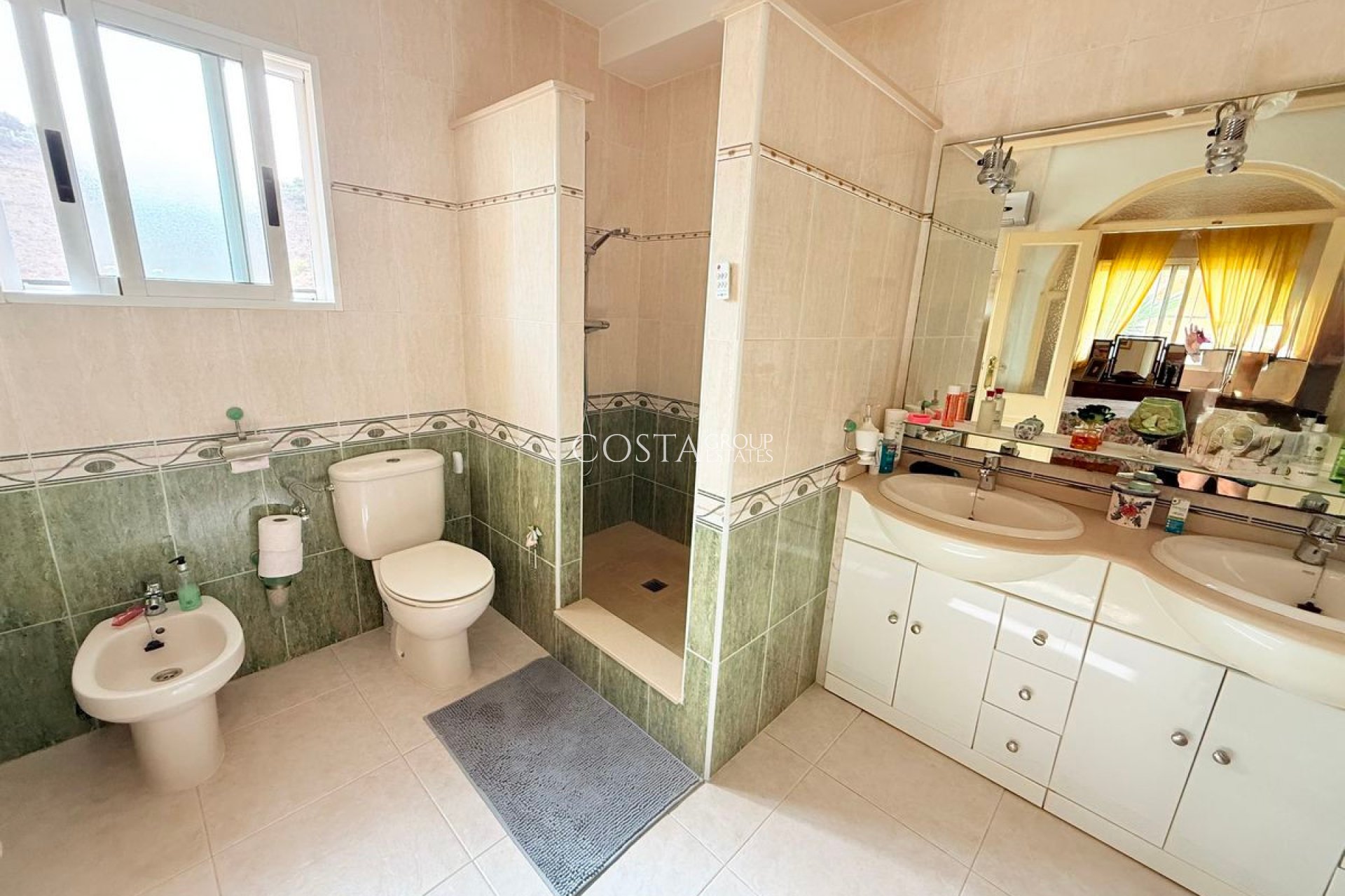 Resale - Villa -
Rojales