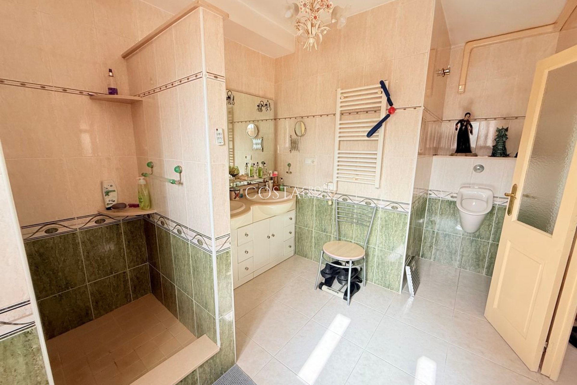 Resale - Villa -
Rojales