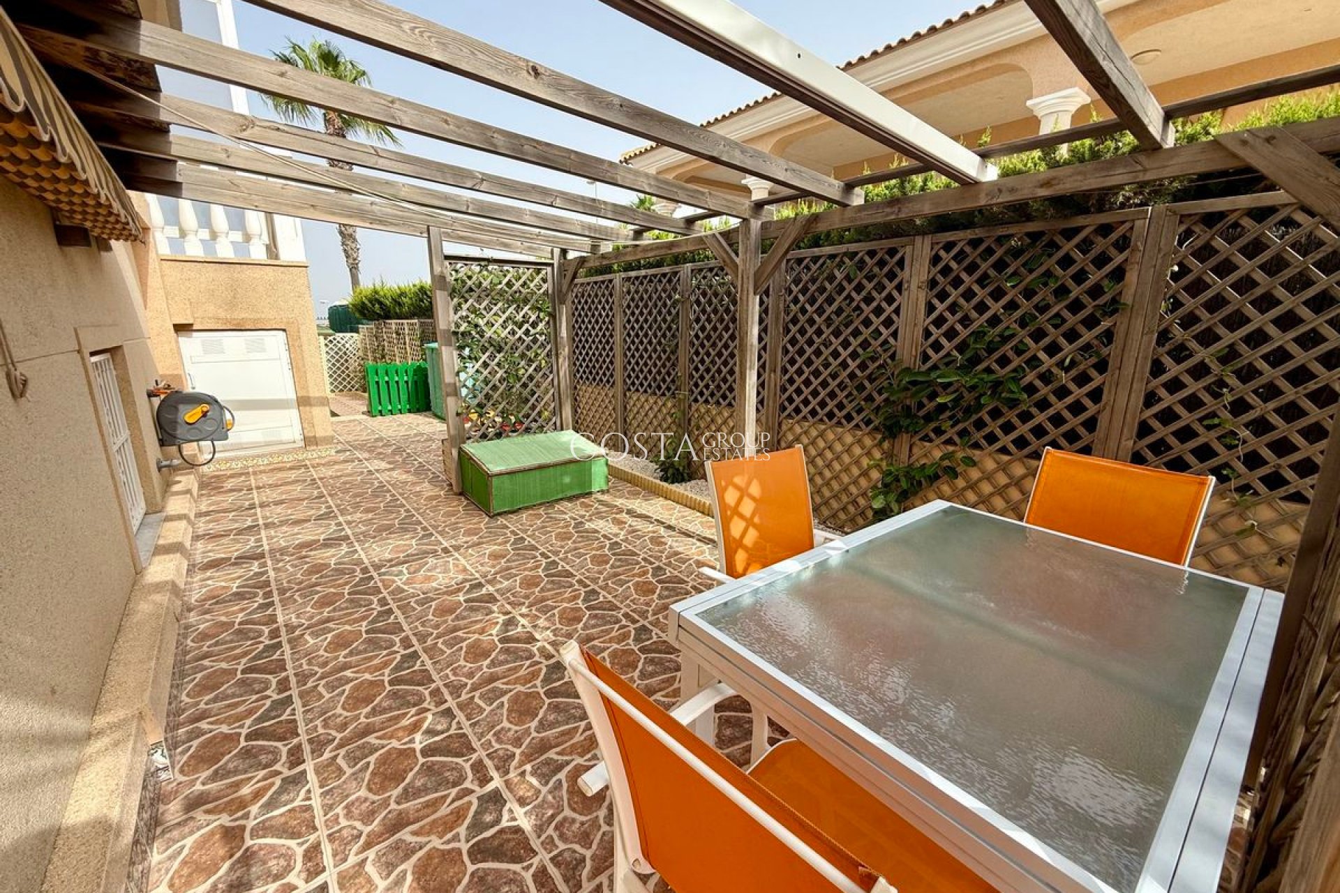 Resale - Villa -
Rojales