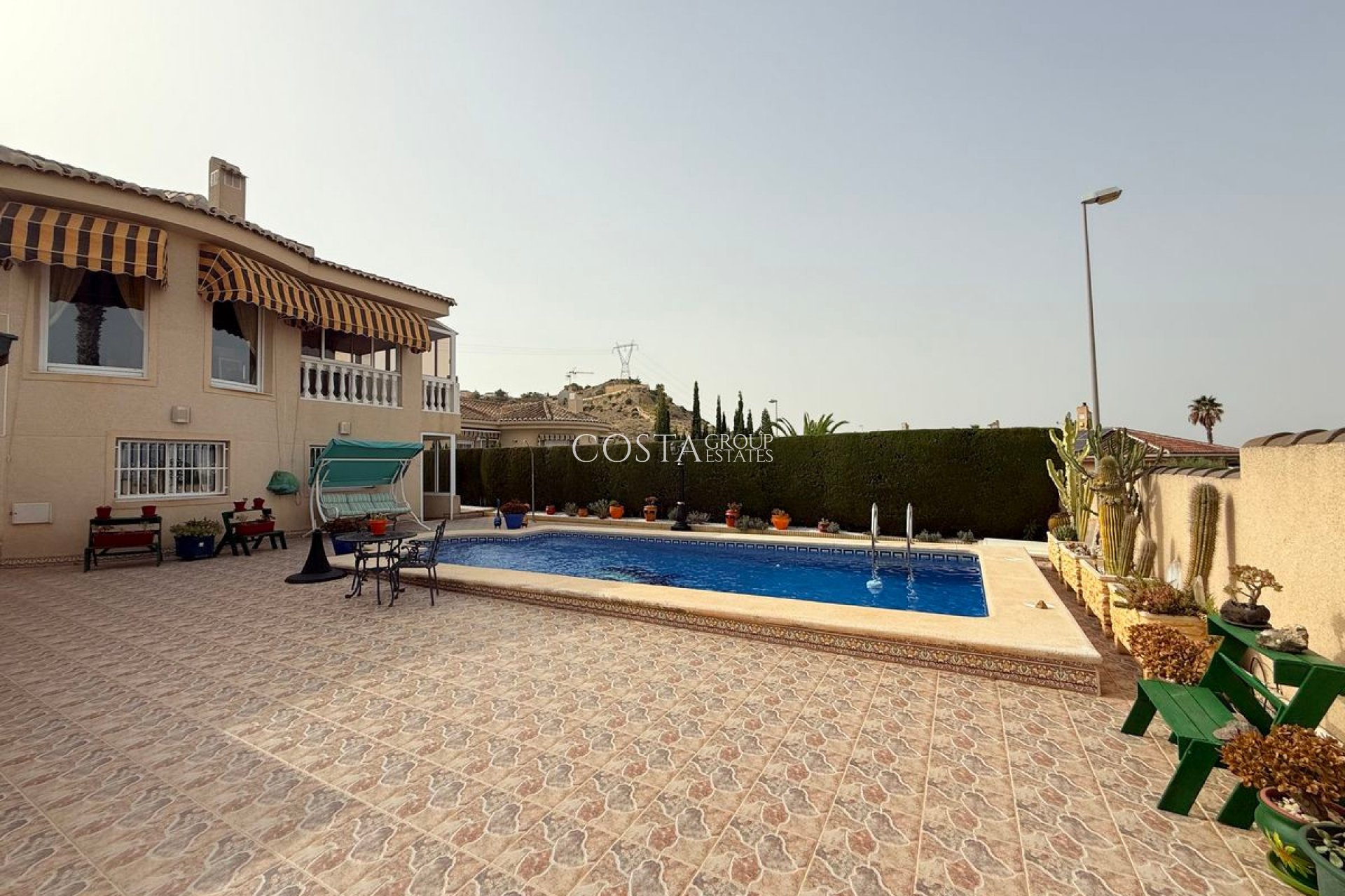 Resale - Villa -
Rojales
