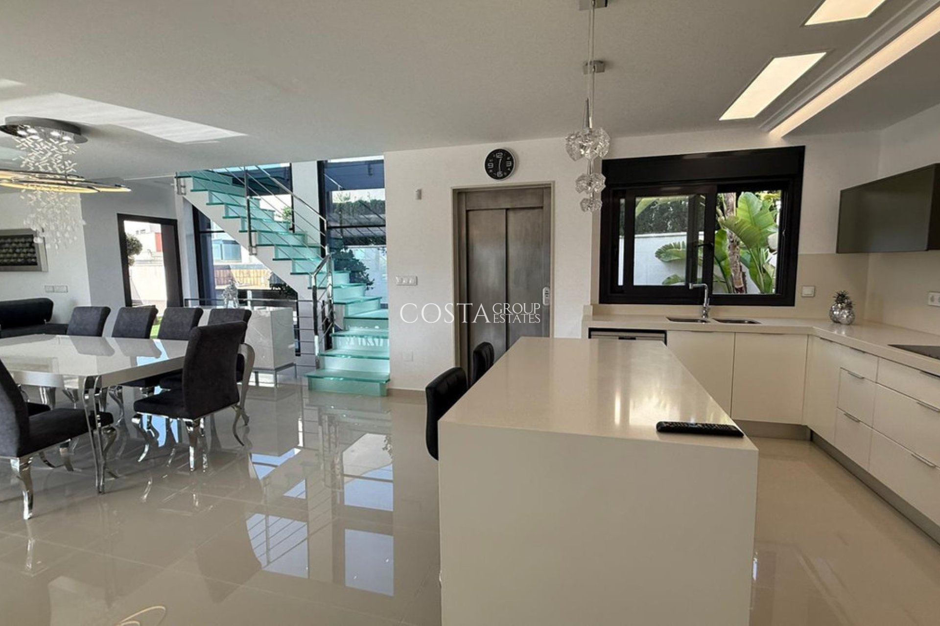 Resale - Villa -
San Miguel de Salinas - San Miguel de Salinas Centro