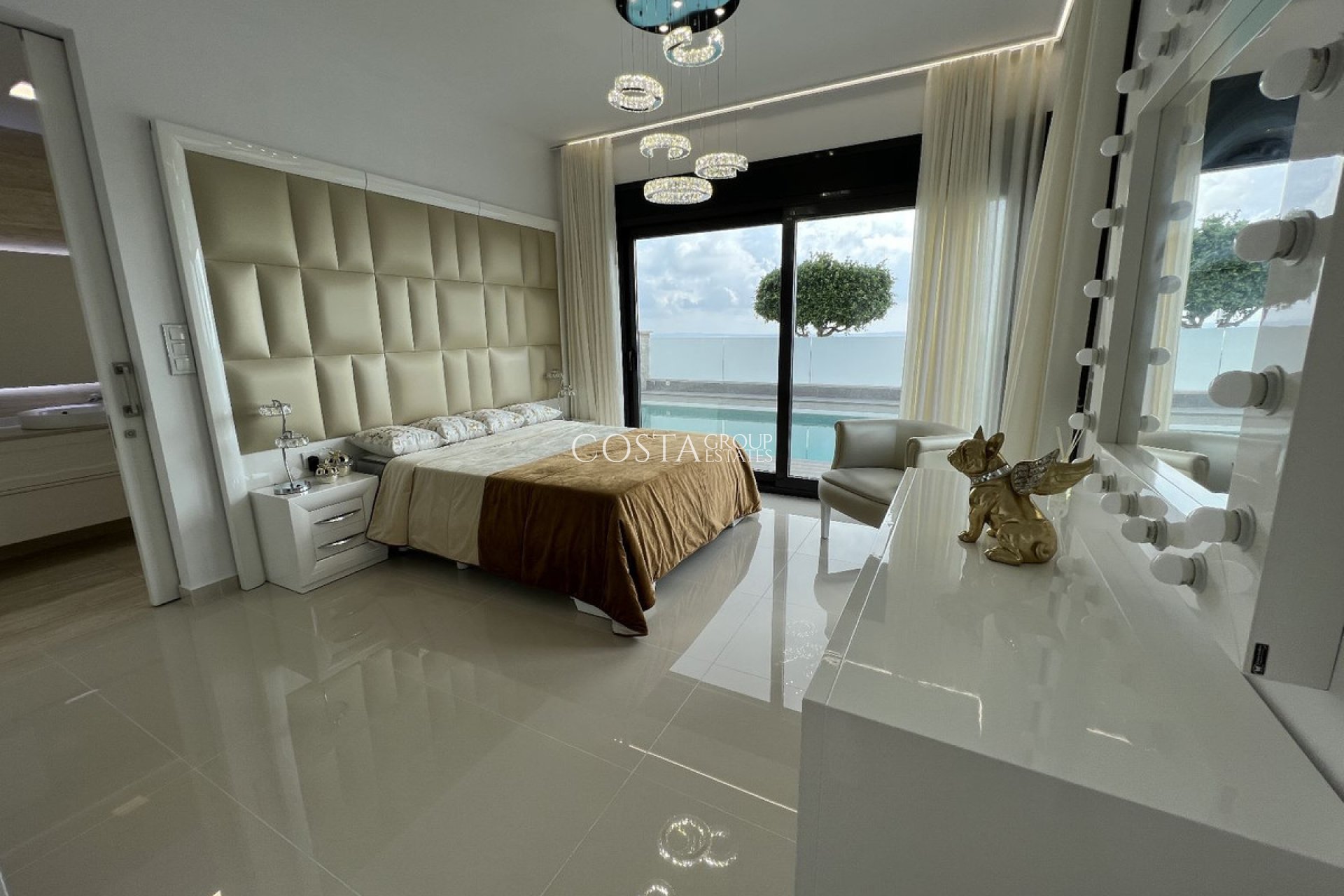 Resale - Villa -
San Miguel de Salinas - San Miguel de Salinas Centro