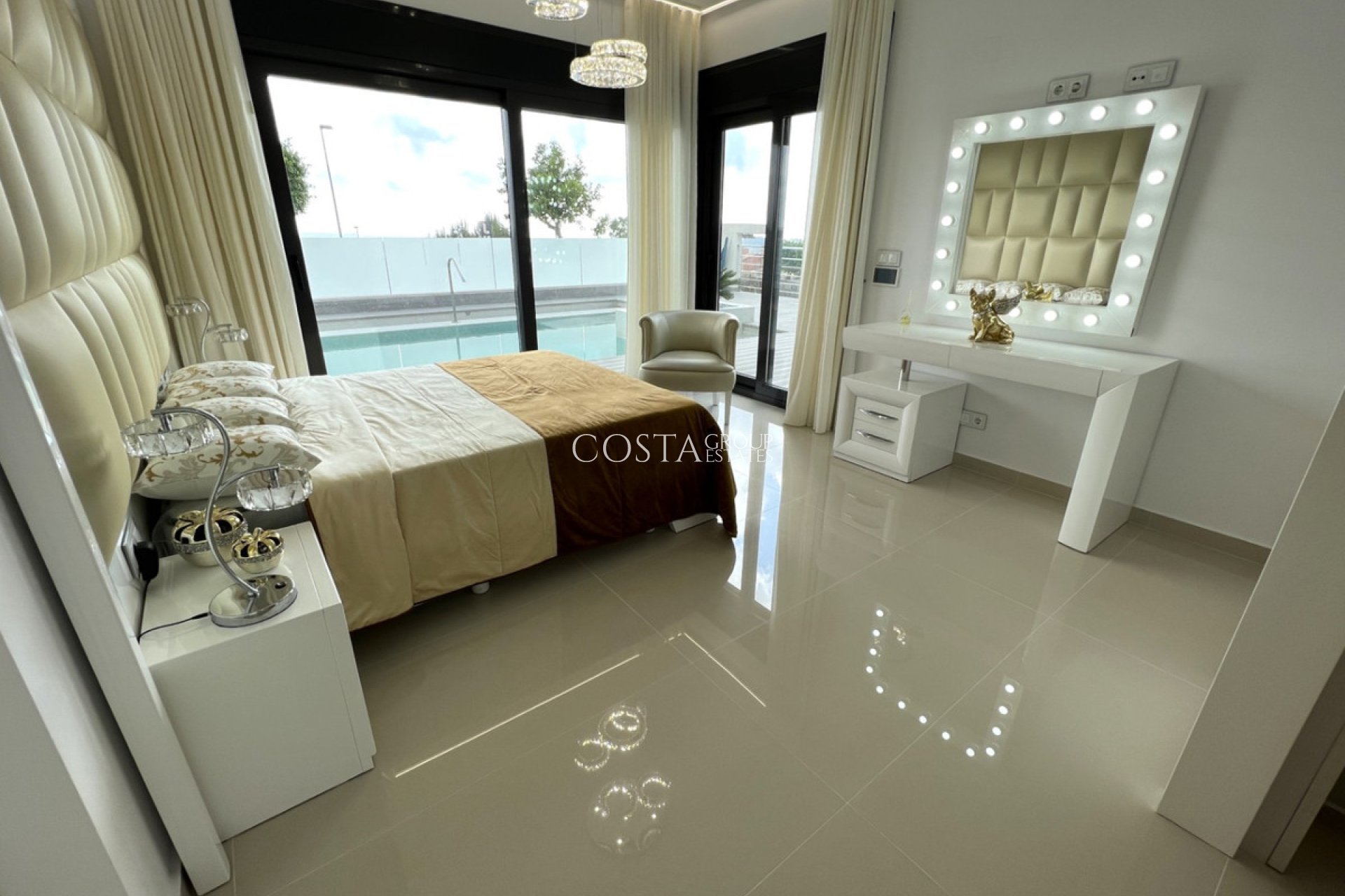 Resale - Villa -
San Miguel de Salinas - San Miguel de Salinas Centro