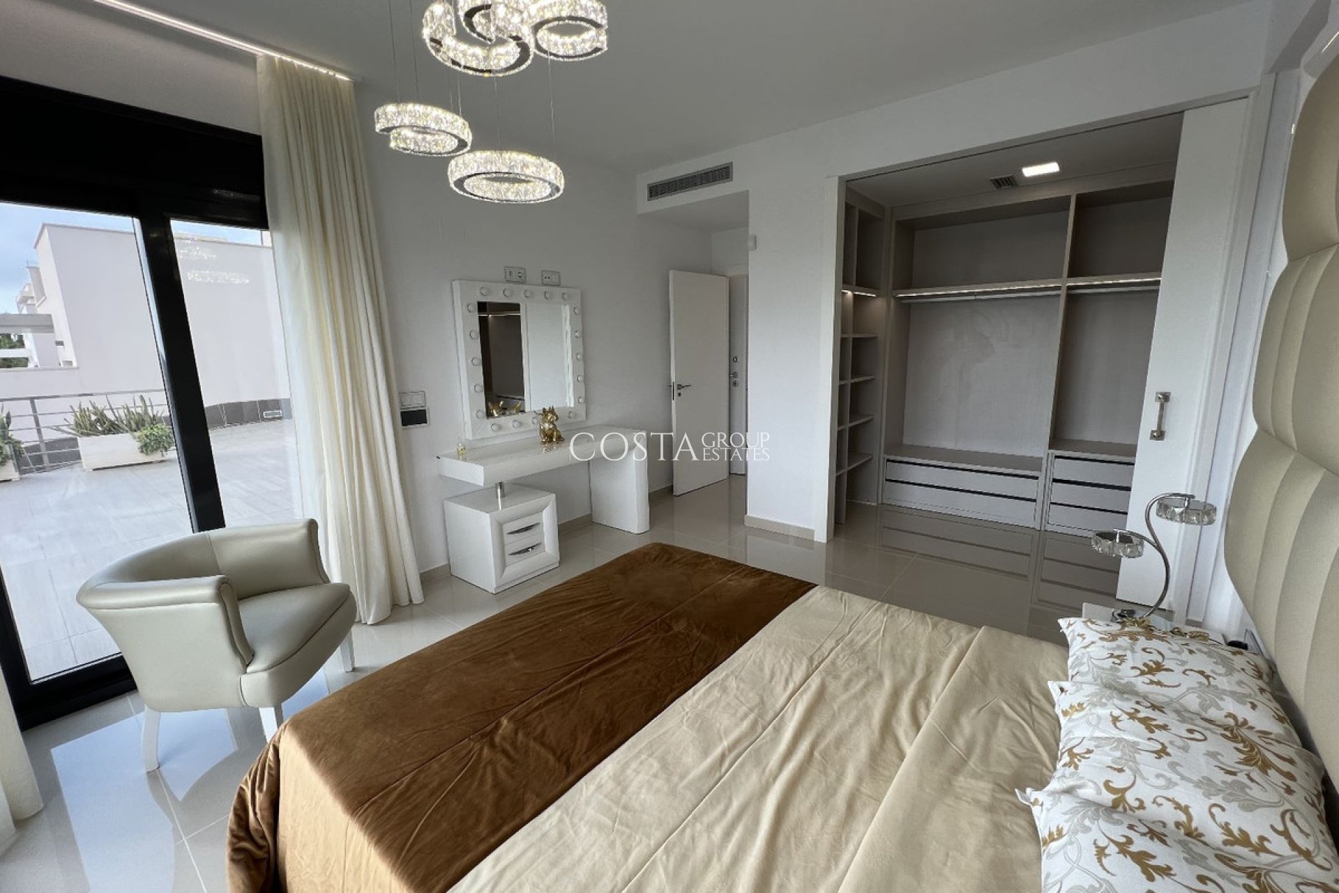 Resale - Villa -
San Miguel de Salinas - San Miguel de Salinas Centro