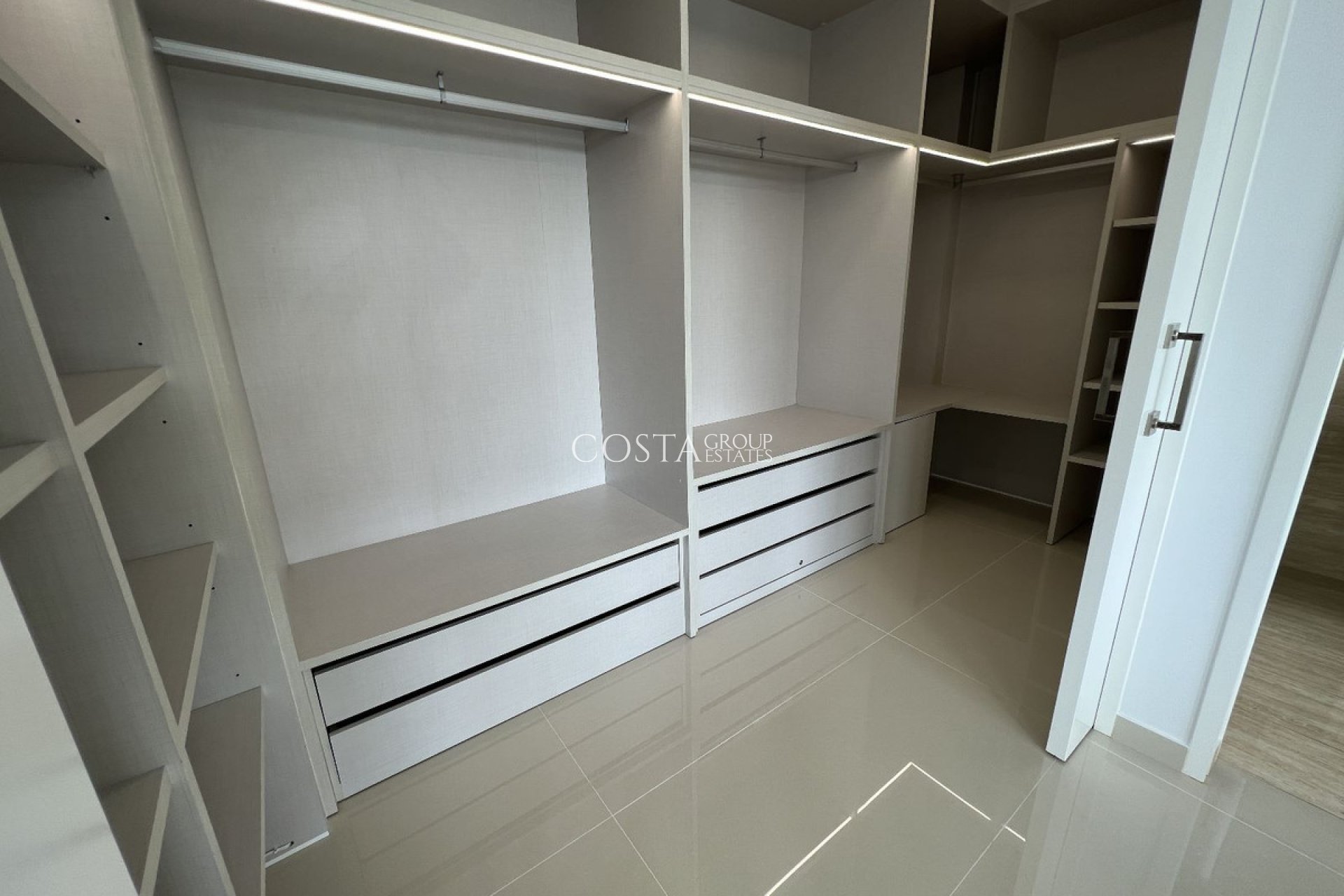 Resale - Villa -
San Miguel de Salinas - San Miguel de Salinas Centro