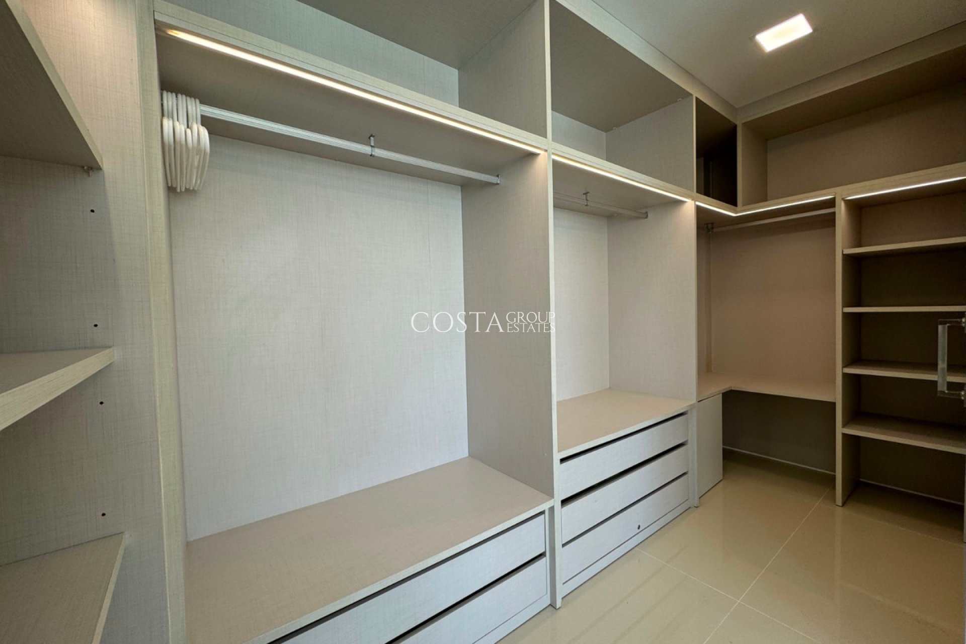 Resale - Villa -
San Miguel de Salinas - San Miguel de Salinas Centro