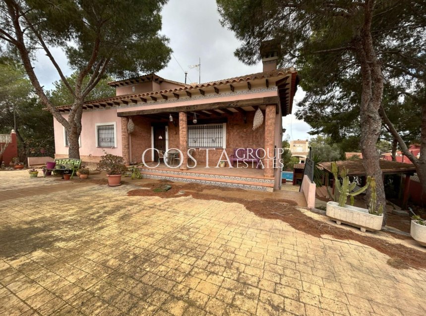 Resale - Villa -
San Miguel de Salinas - Urbanizaciones
