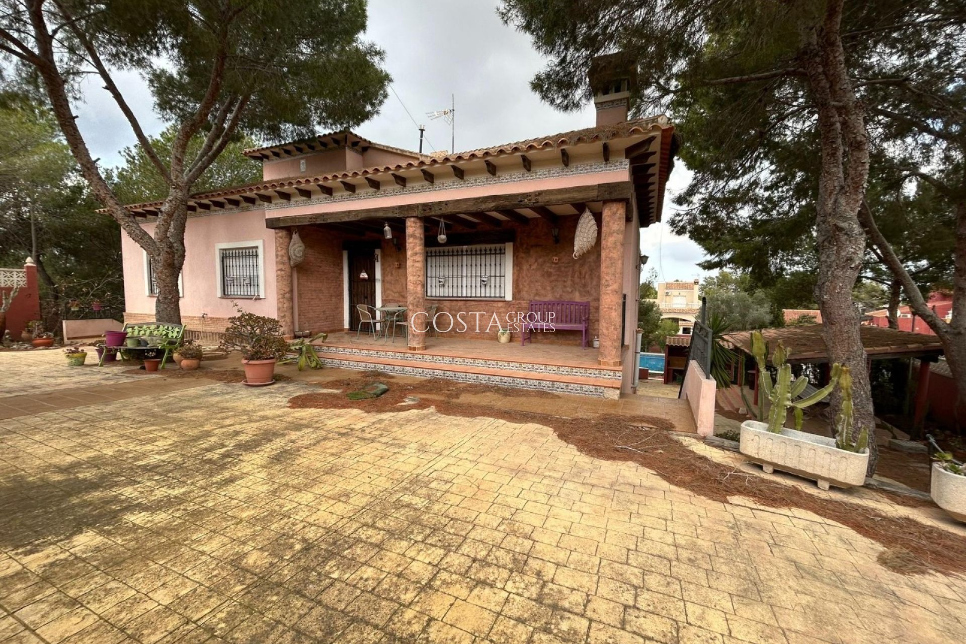 Resale - Villa -
San Miguel de Salinas - Urbanizaciones