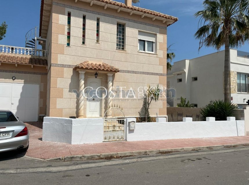 Resale - Villa -
San Miguel de Salinas