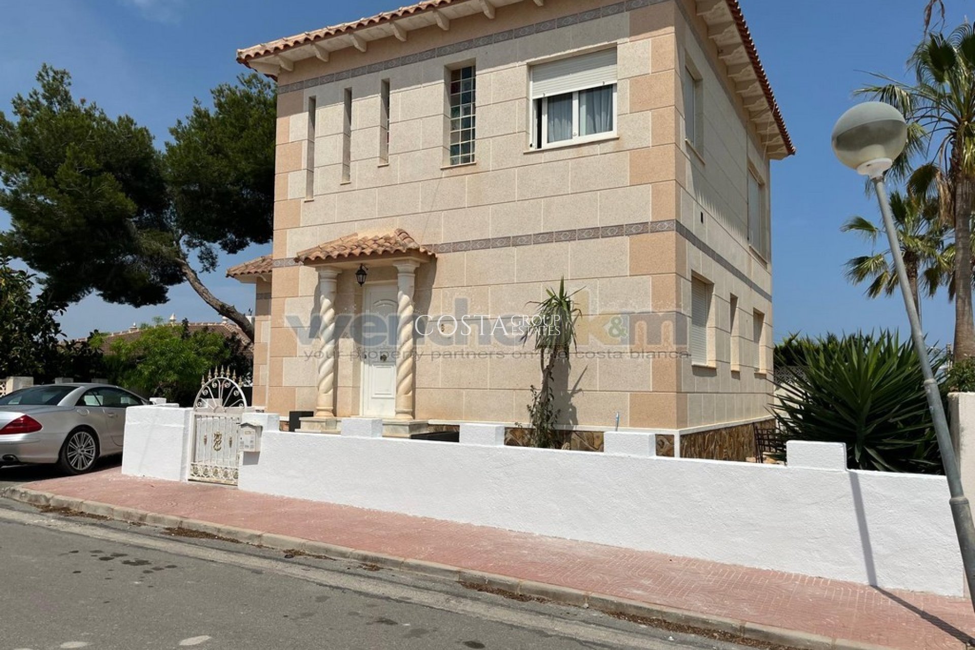 Resale - Villa -
San Miguel de Salinas