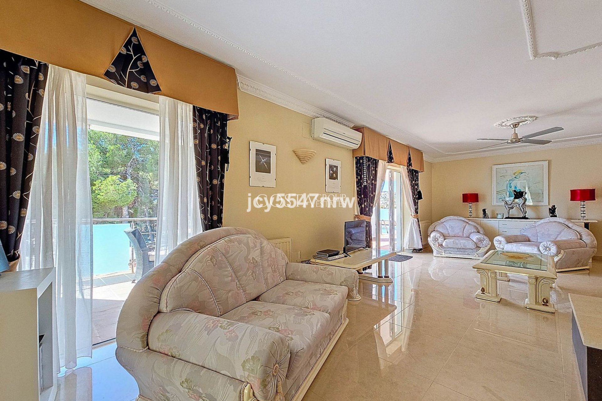Resale - Villa -
Teulada - Moraira