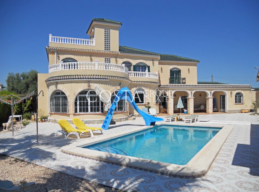 Resale - Villa -
Torrevieja - El Chaparral